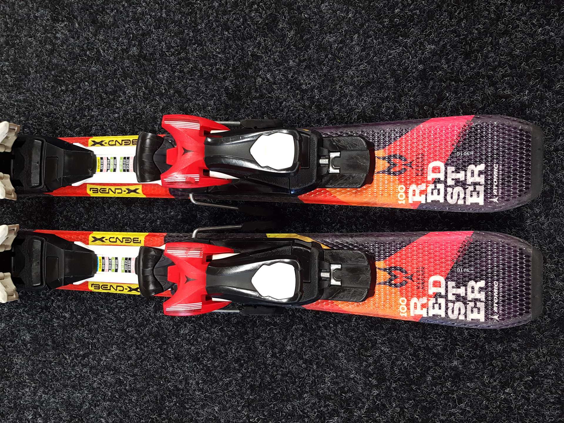 Rabljene dječje skije ATOMIC Redster + vezovi Atomic XTE 45