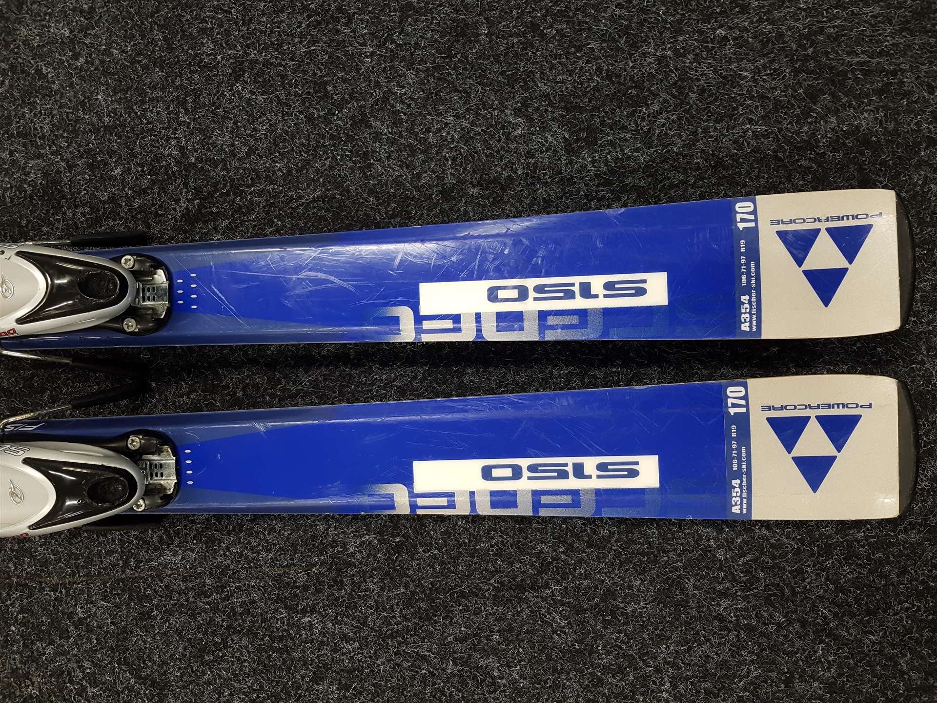 Sci FISCHER S150 usati + attacchi Tyrolia SL100