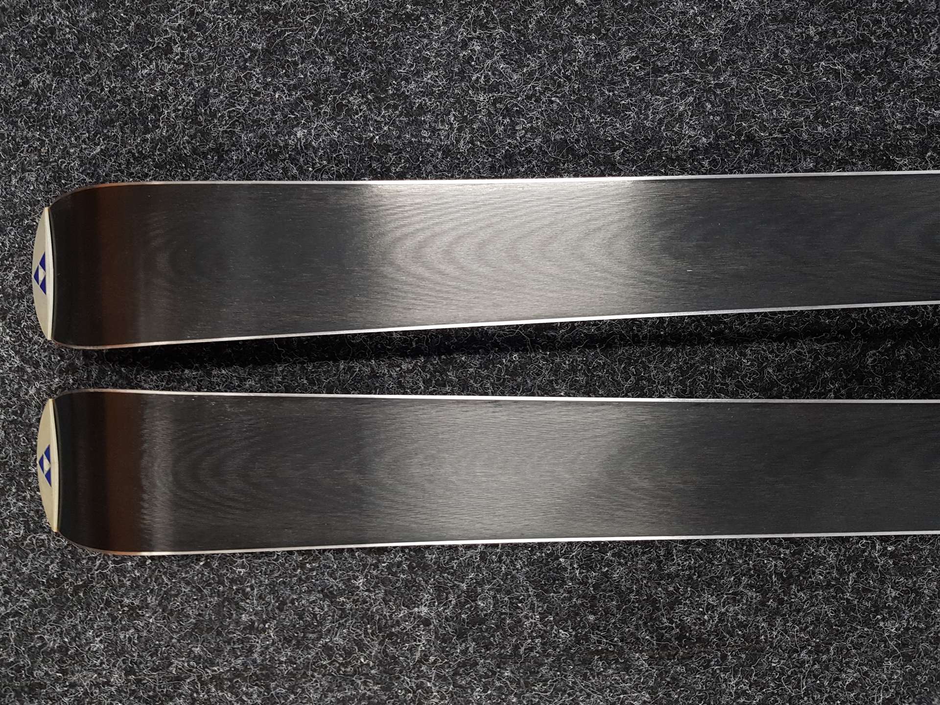 Sci FISCHER S150 usati + attacchi Tyrolia SL100