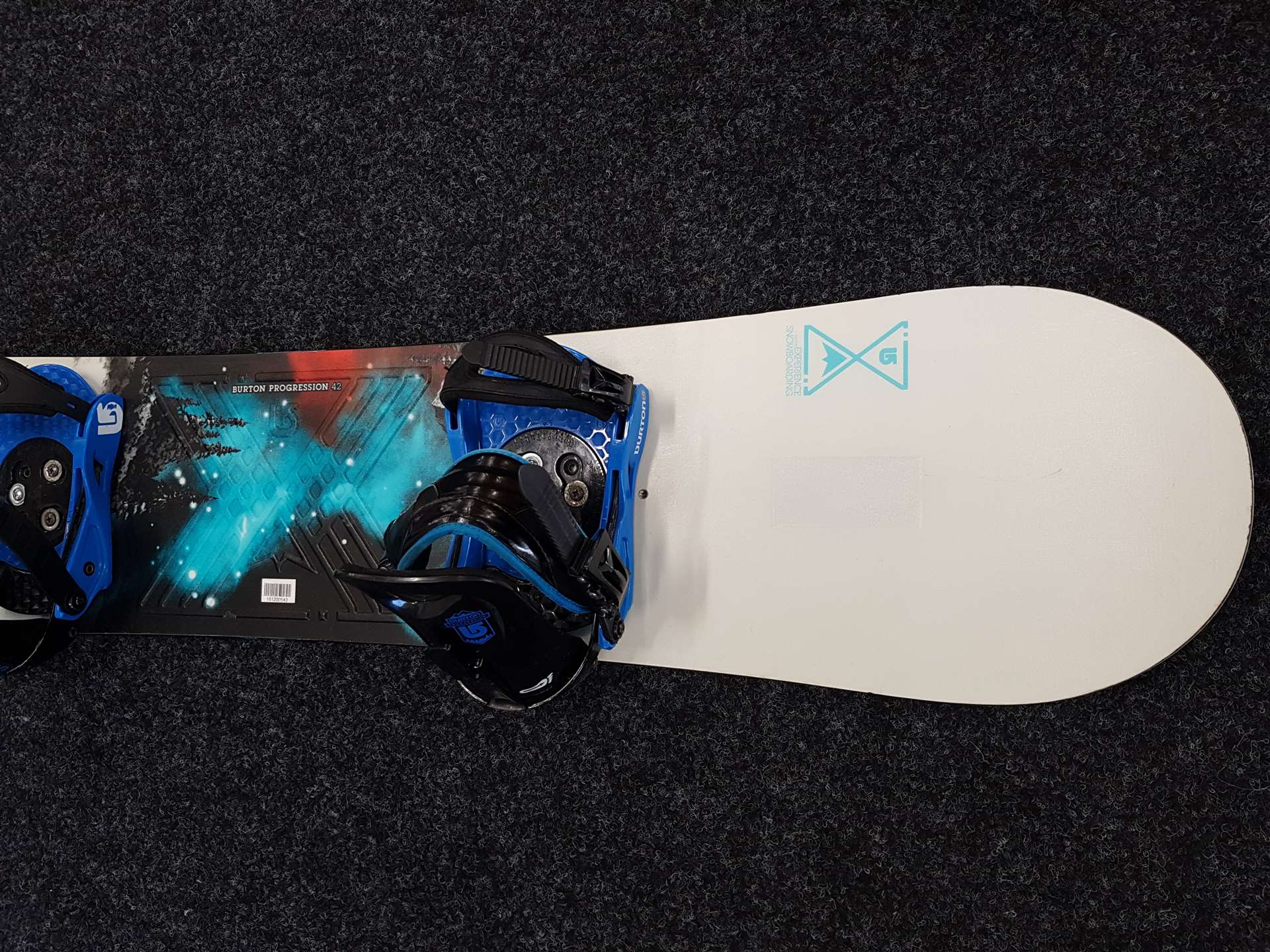 Snowboard d'occasion BURTON Progression 42 + fixations Burton taille S