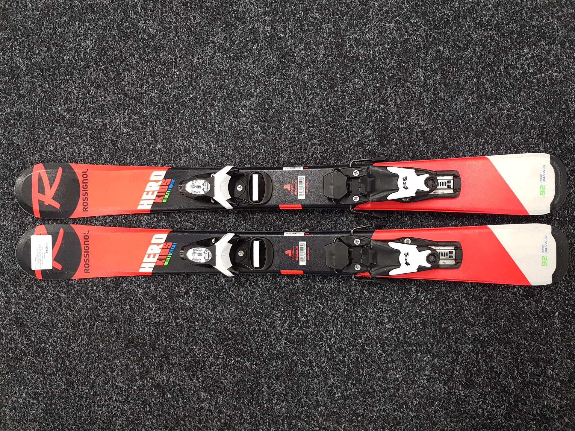 Skis enfant d'occasion ROSSIGNOL Hero Kids Multi Event + fixations Look Team 4