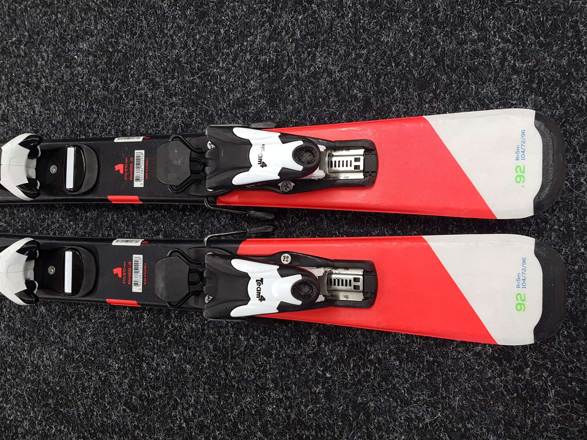 Skis enfant d'occasion ROSSIGNOL Hero Kids Multi Event + fixations Look Team 4