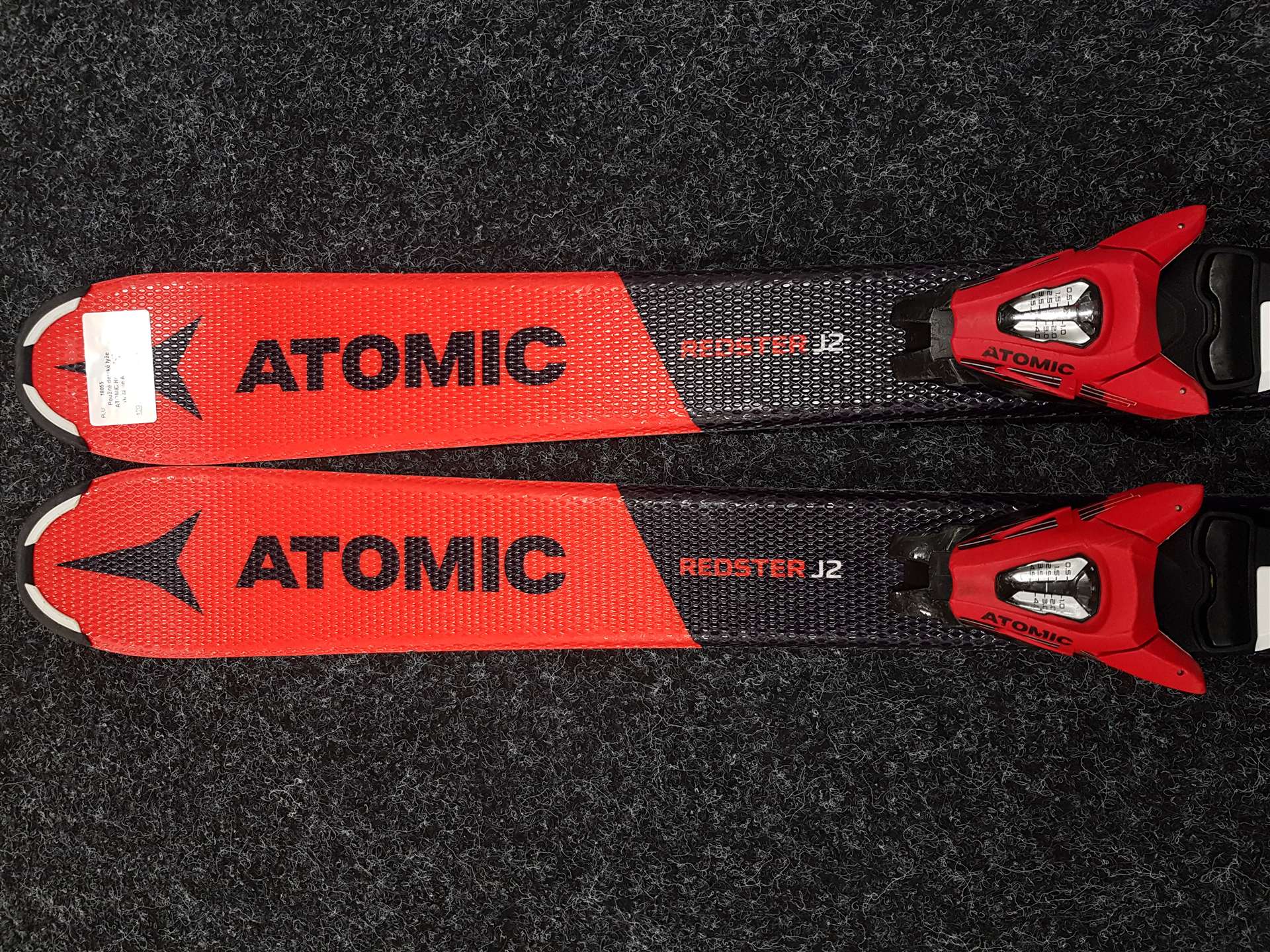 Esquís infantiles usados ATOMIC Redster J2 + fijaciones Atomic 4.5