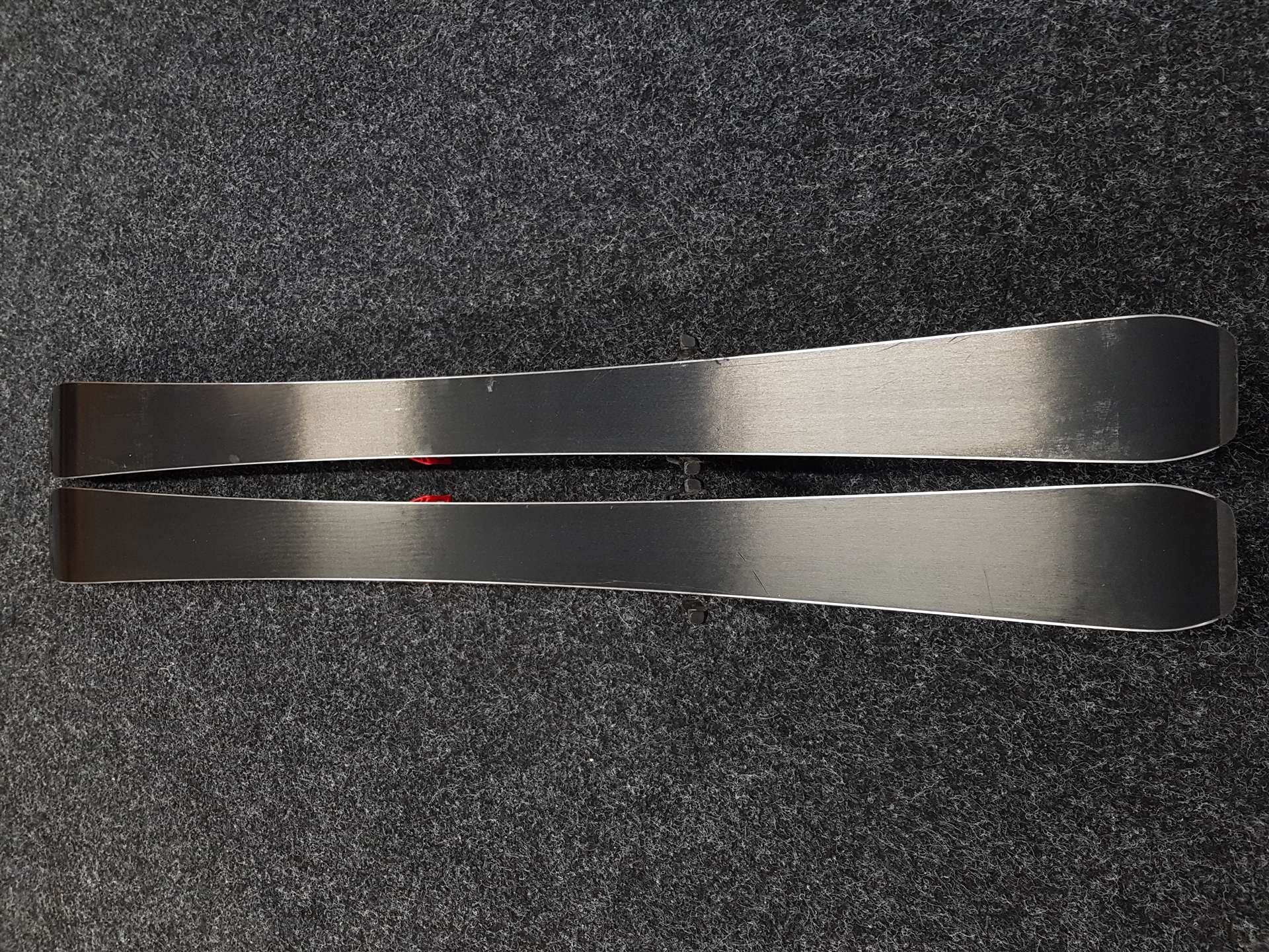 Esquís infantiles usados ATOMIC Redster J2 + fijaciones Atomic 4.5