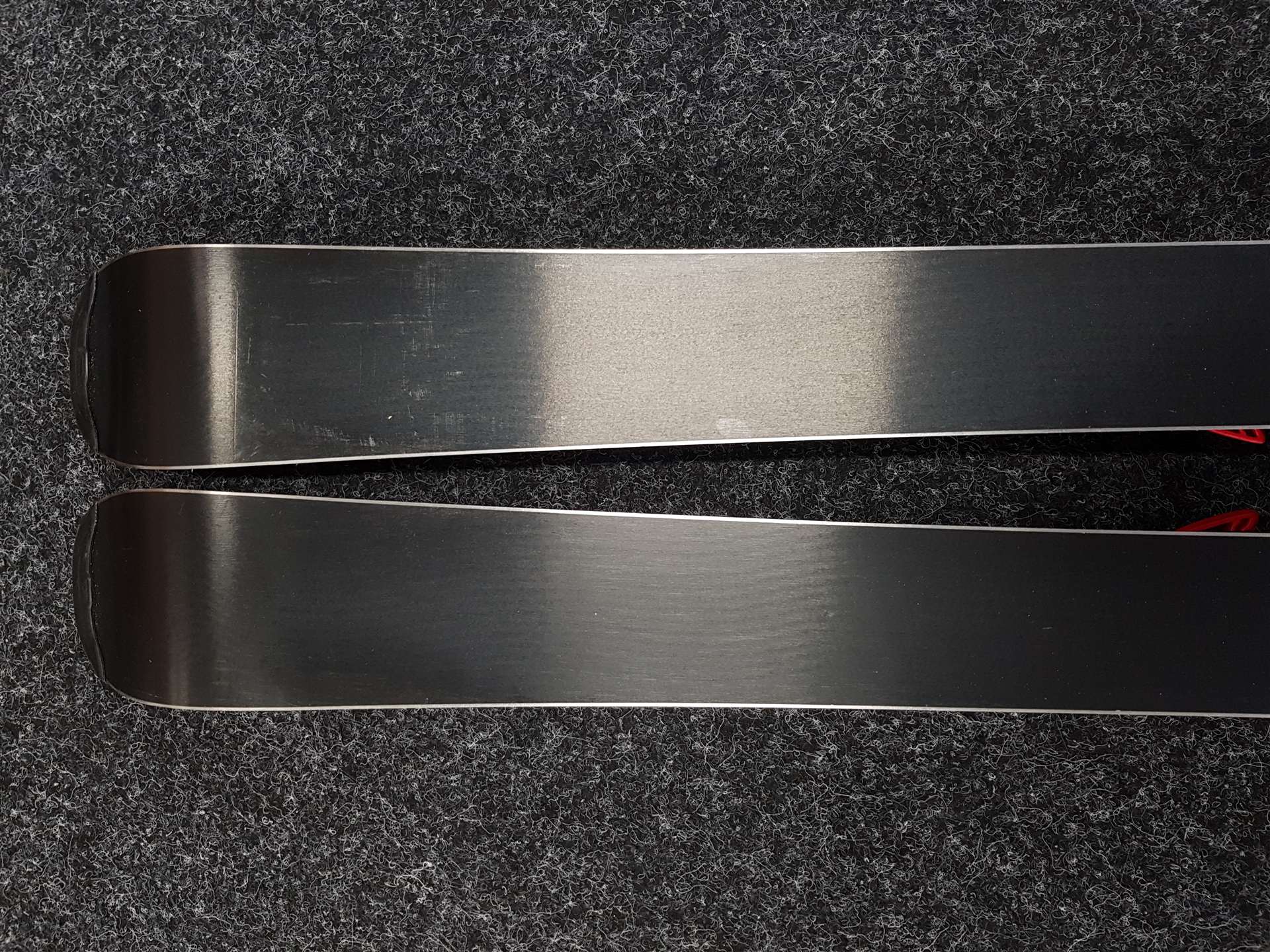 Esquís infantiles usados ATOMIC Redster J2 + fijaciones Atomic 4.5