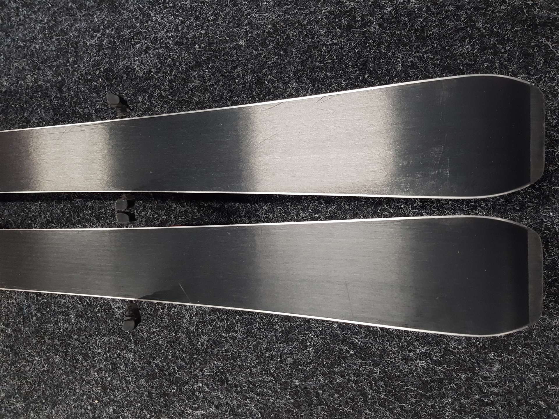 Esquís infantiles usados ATOMIC Redster J2 + fijaciones Atomic 4.5