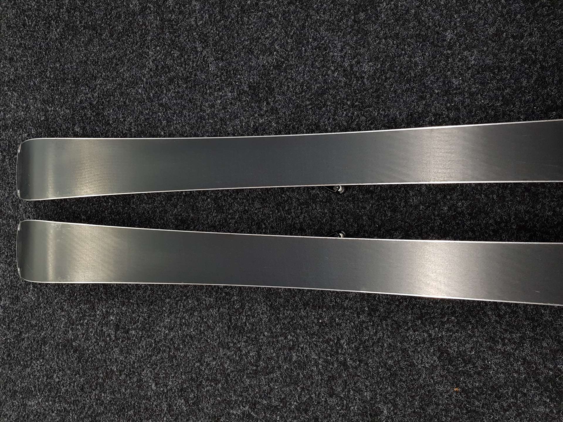 Skis SALOMON Max d'occasion + fixations Salomon M10