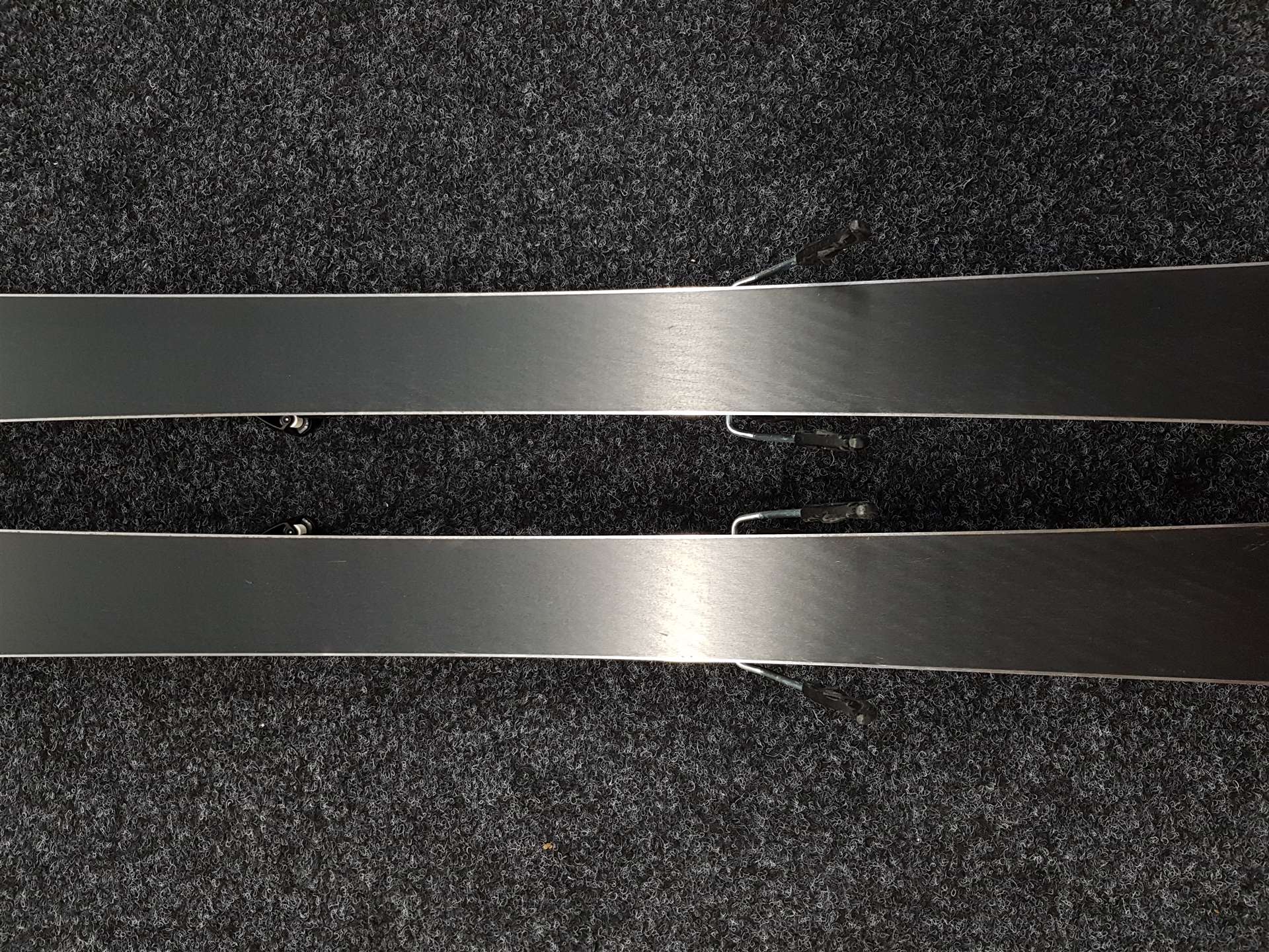 Skis SALOMON Max d'occasion + fixations Salomon M10