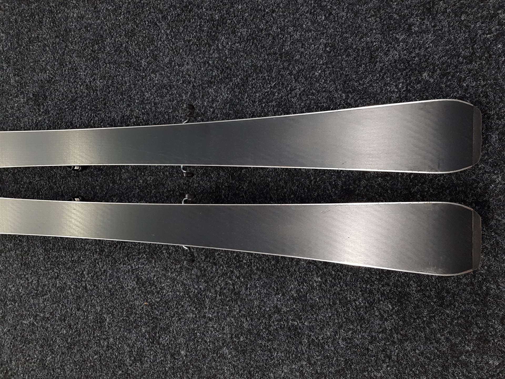 Skis SALOMON Max d'occasion + fixations Salomon M10
