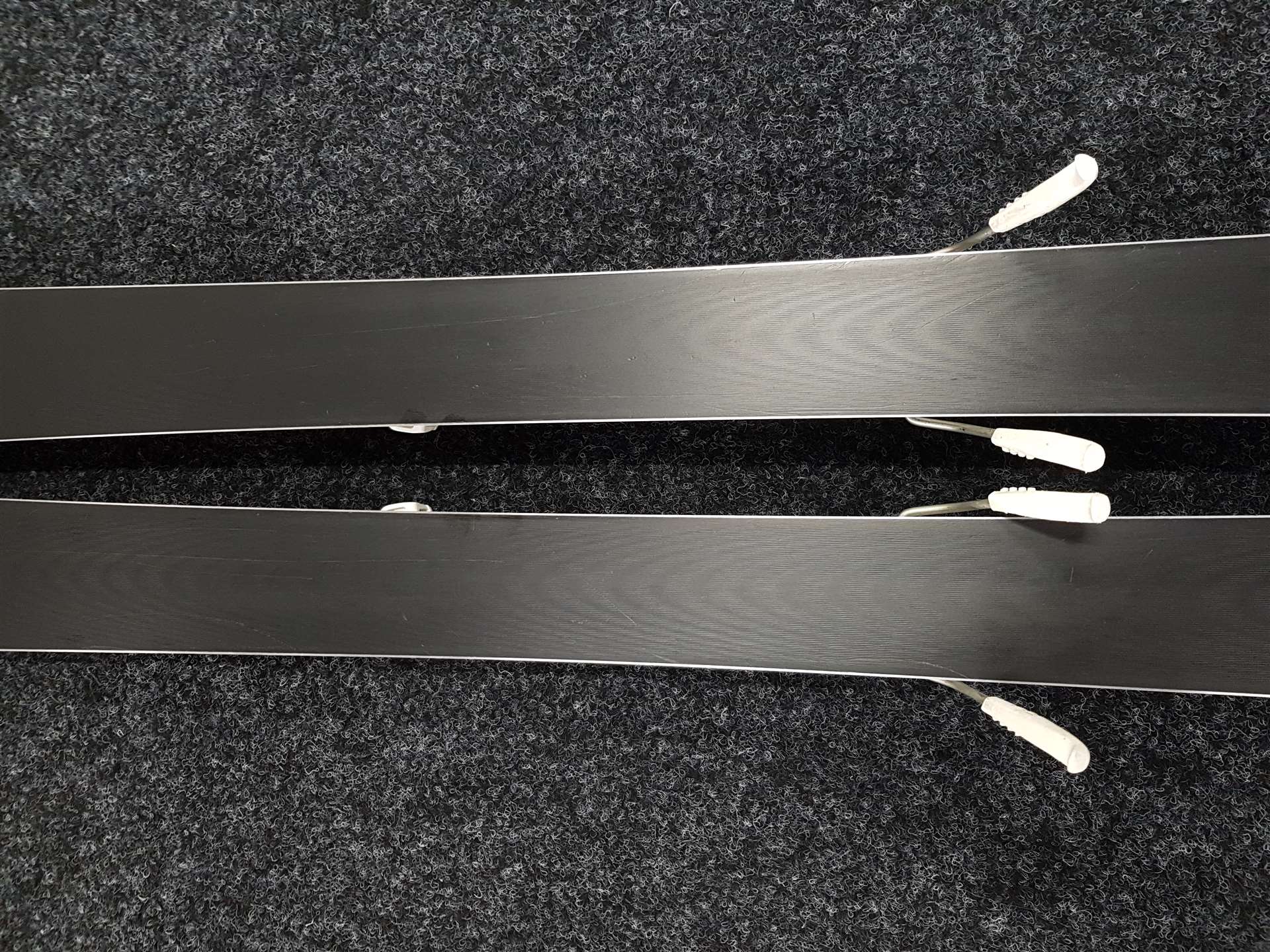 Použité lyže ELAN Delight + vázání Elan ELW 9.0