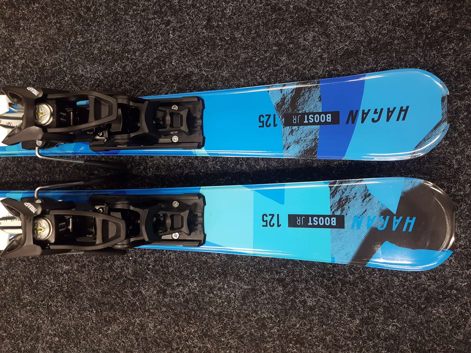 Použité skialpové lyže Hagan Boost Jr. + Tyrolia Ambition 10.0 + Použité pásy