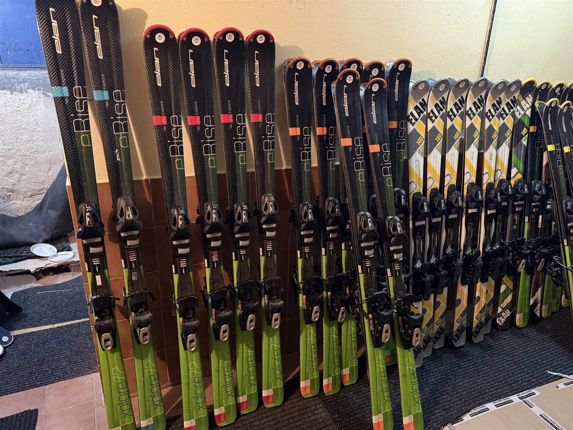 Elan-Ski, 30 Stück – 80 € pro Stück