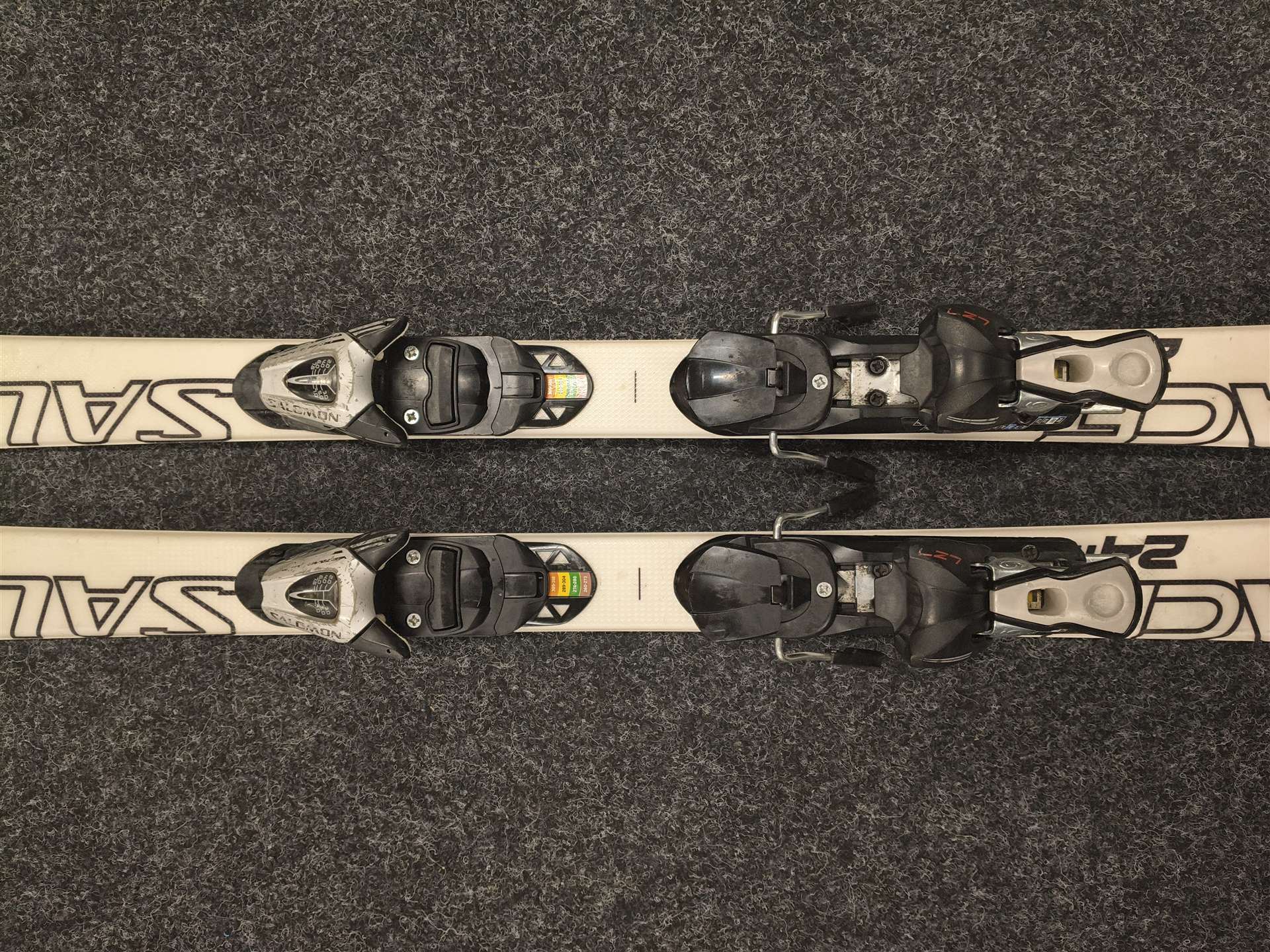 Gebrauchte Ski Salomon Race 24 Hours + Bindungen Salomon LZ 7.5