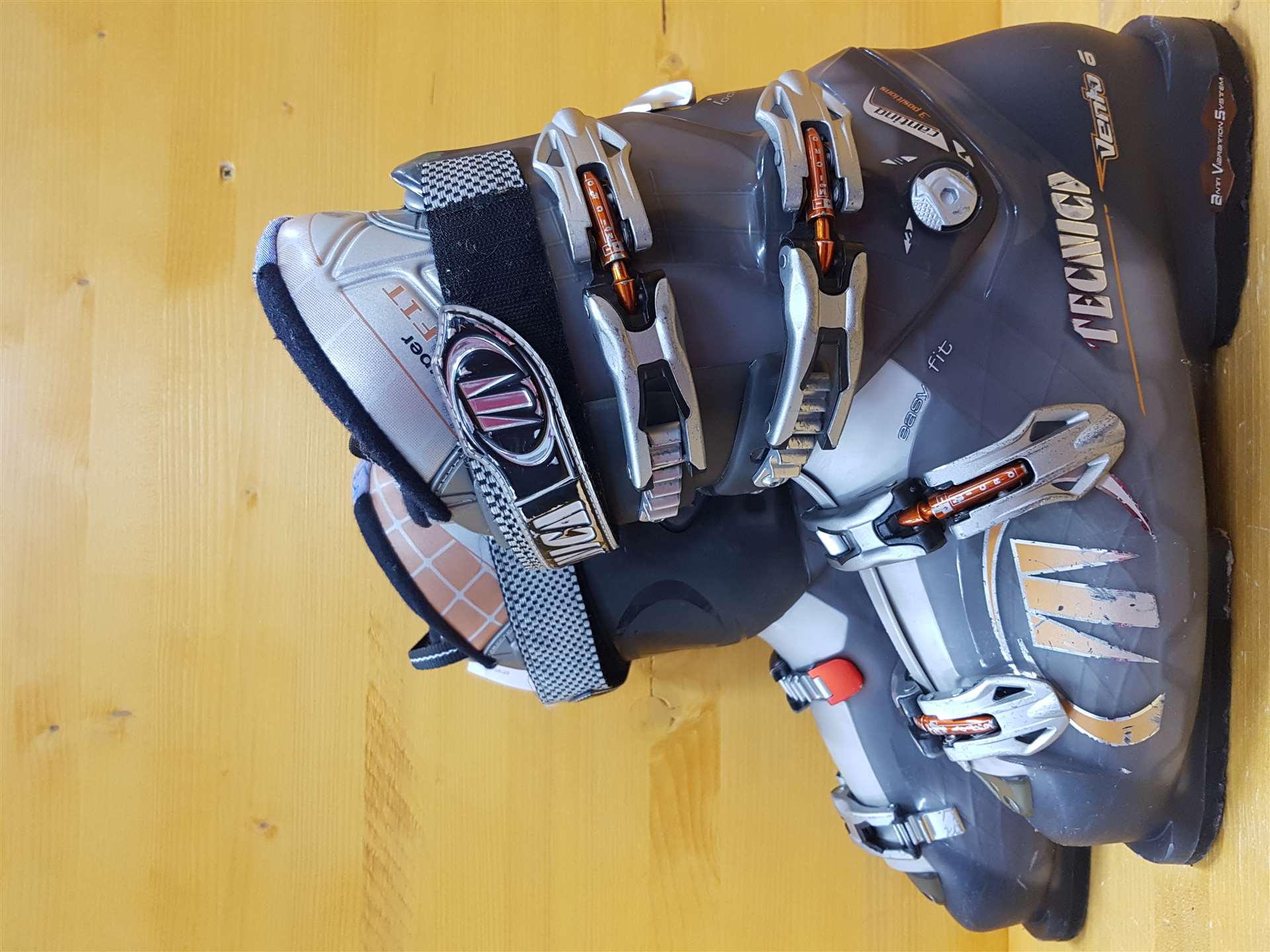 Używane buty narciarskie TECNICA VENTO 6