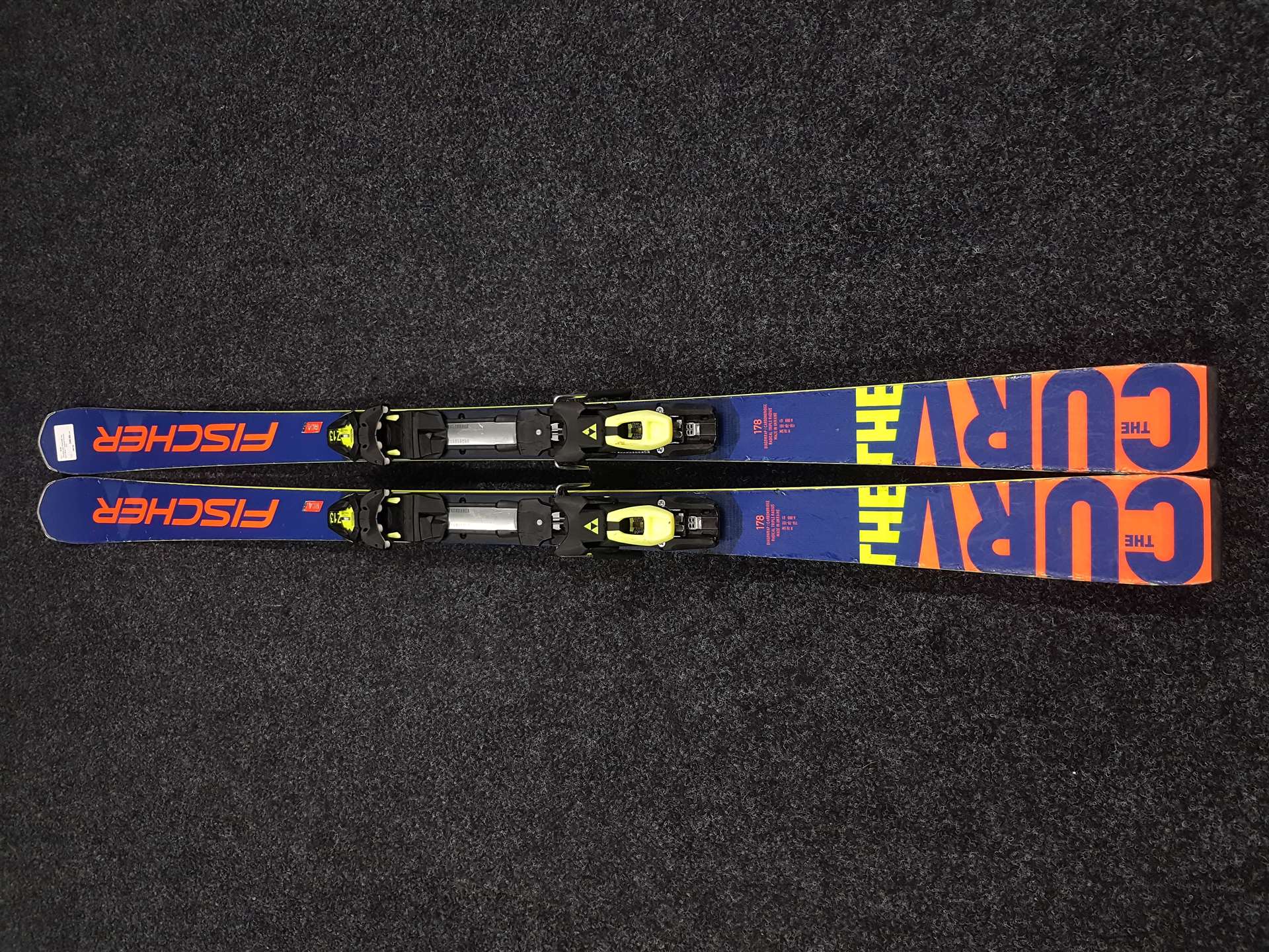 Použité lyže FISCHER The Curv RC4 + vázání Fischer Z13