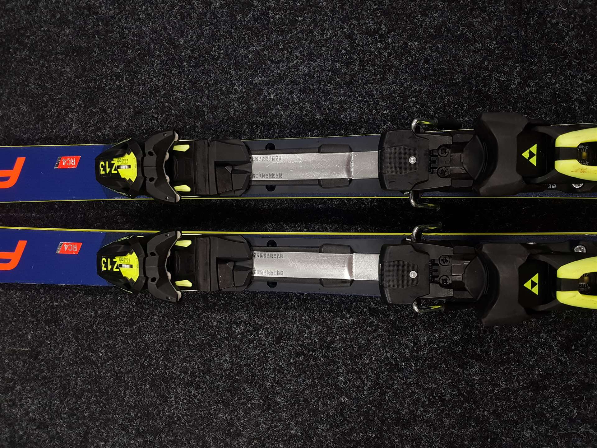 Použité lyže FISCHER The Curv RC4 + vázání Fischer Z13