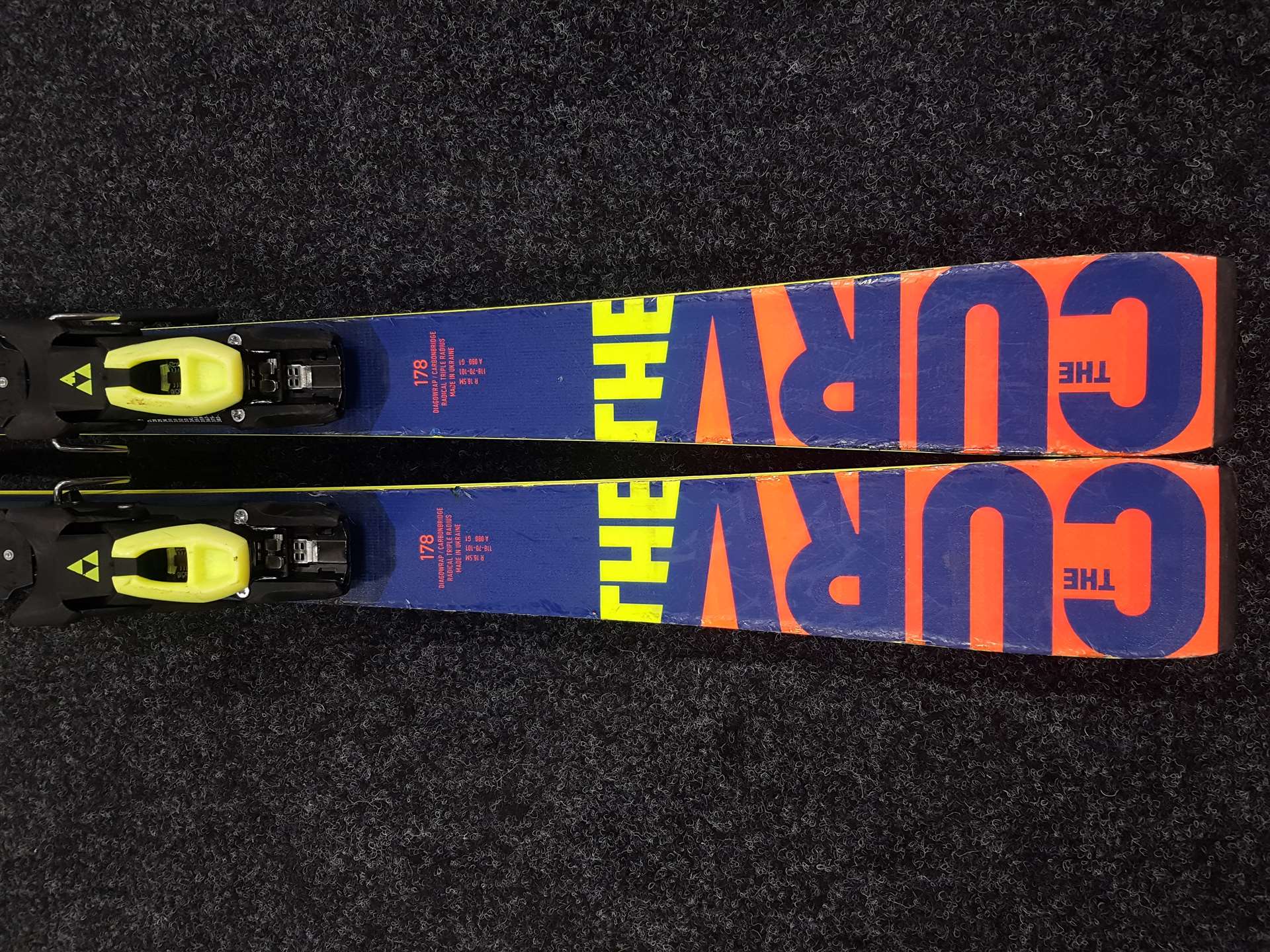 Použité lyže FISCHER The Curv RC4 + vázání Fischer Z13
