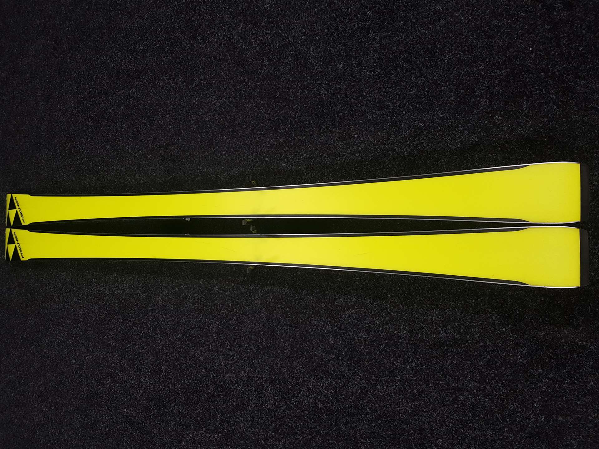 Použité lyže FISCHER The Curv RC4 + vázání Fischer Z13