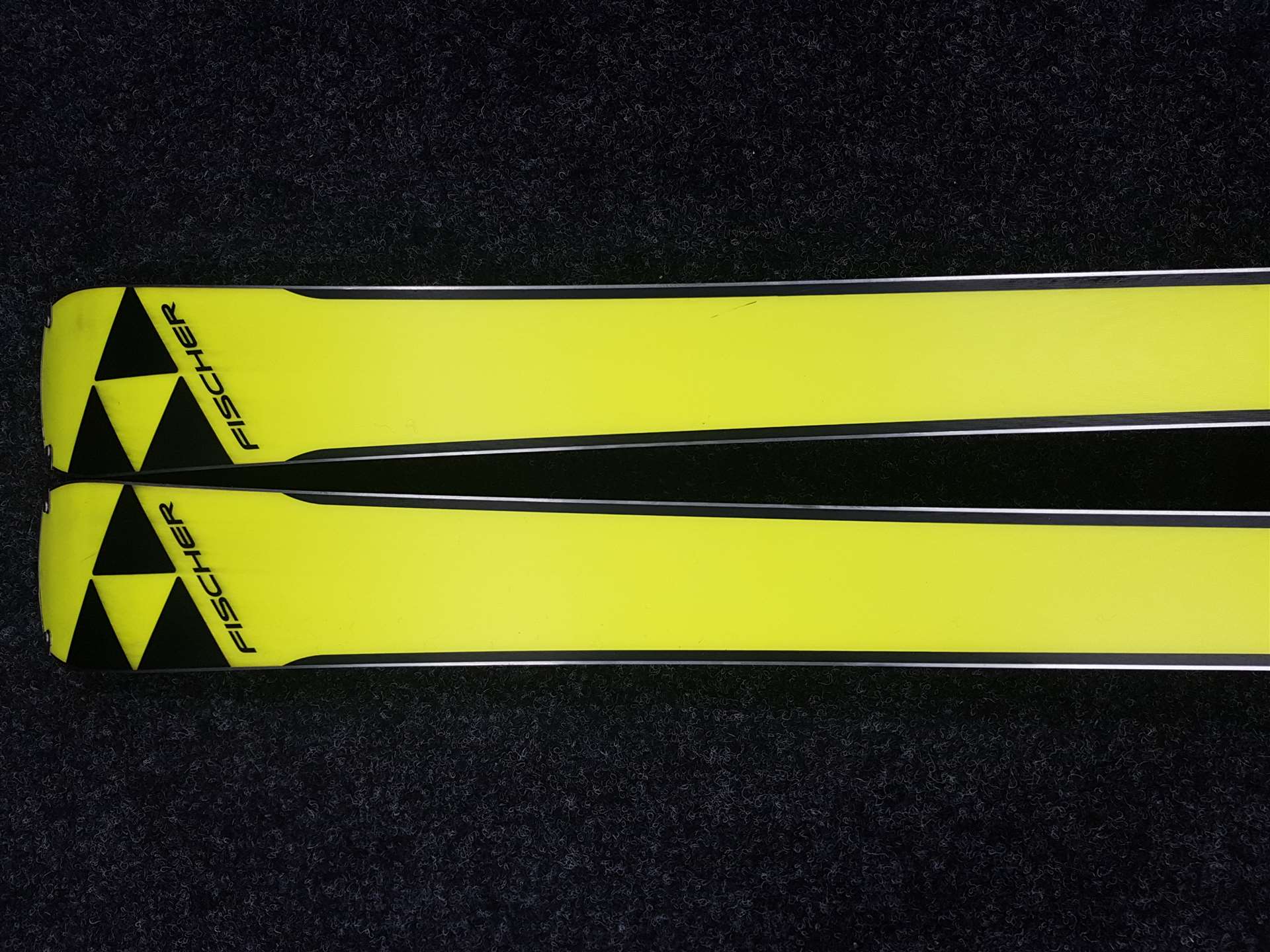 Použité lyže FISCHER The Curv RC4 + vázání Fischer Z13