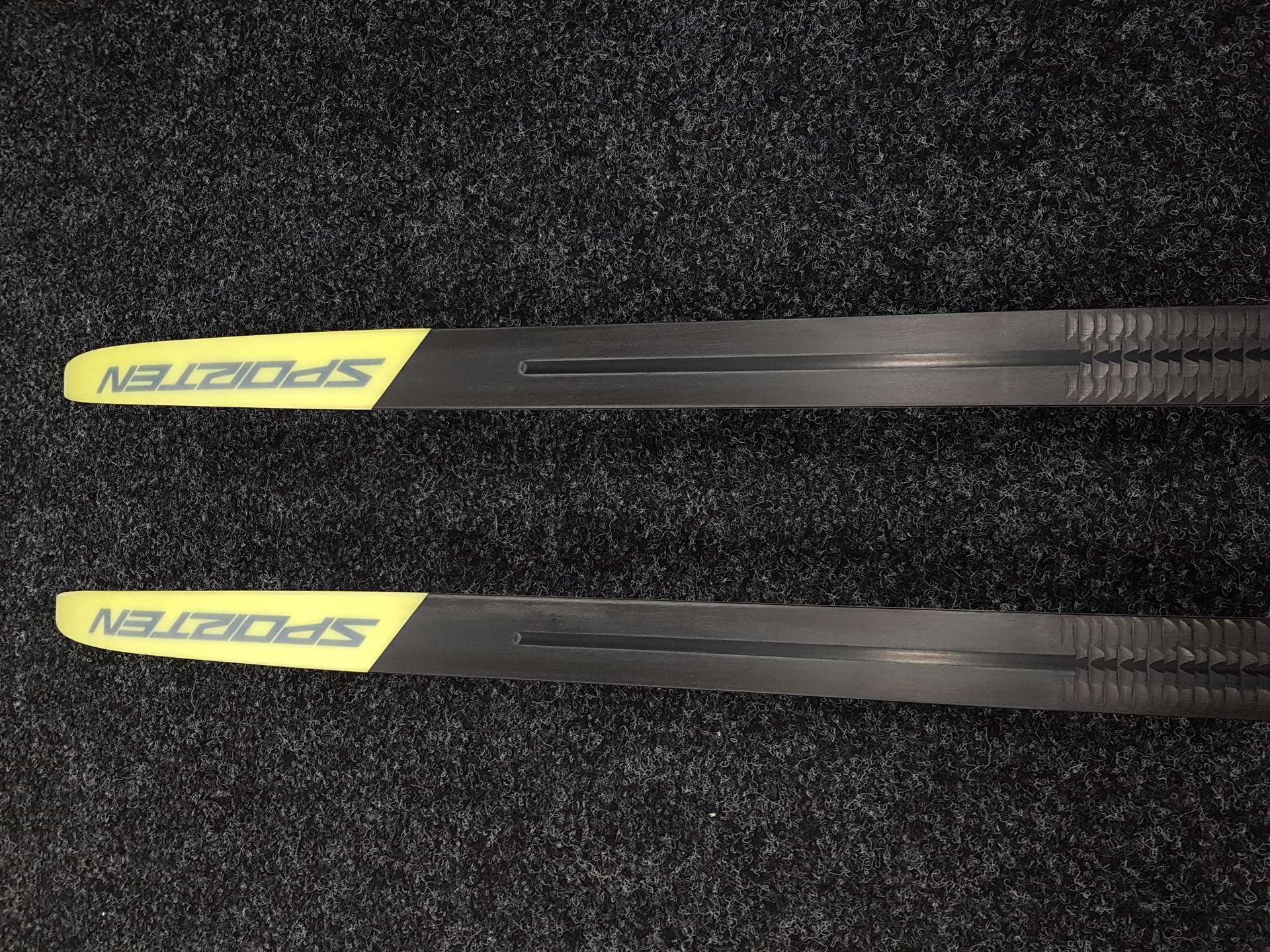 Použité běžecké lyže SPORTEN Bohemia Plus + vázání NNN Spine S