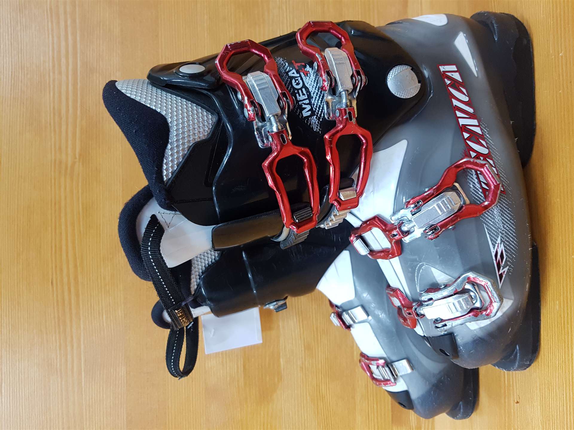 Clăpari de schi second-hand TECNICA Mega +T