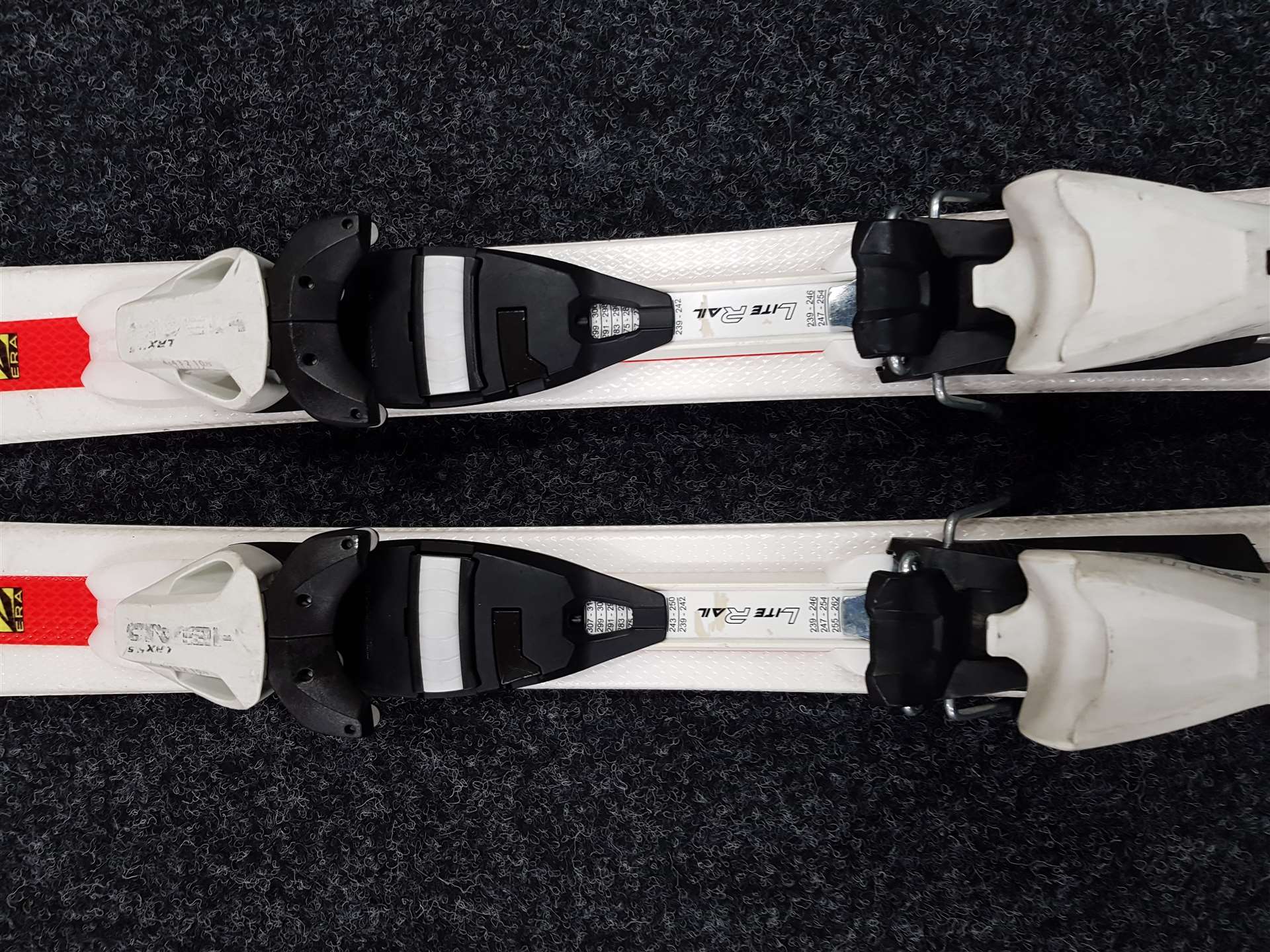 Použité lyže HEAD Team Era 2,0 Supershape  + viazanie Head LRX 4,5