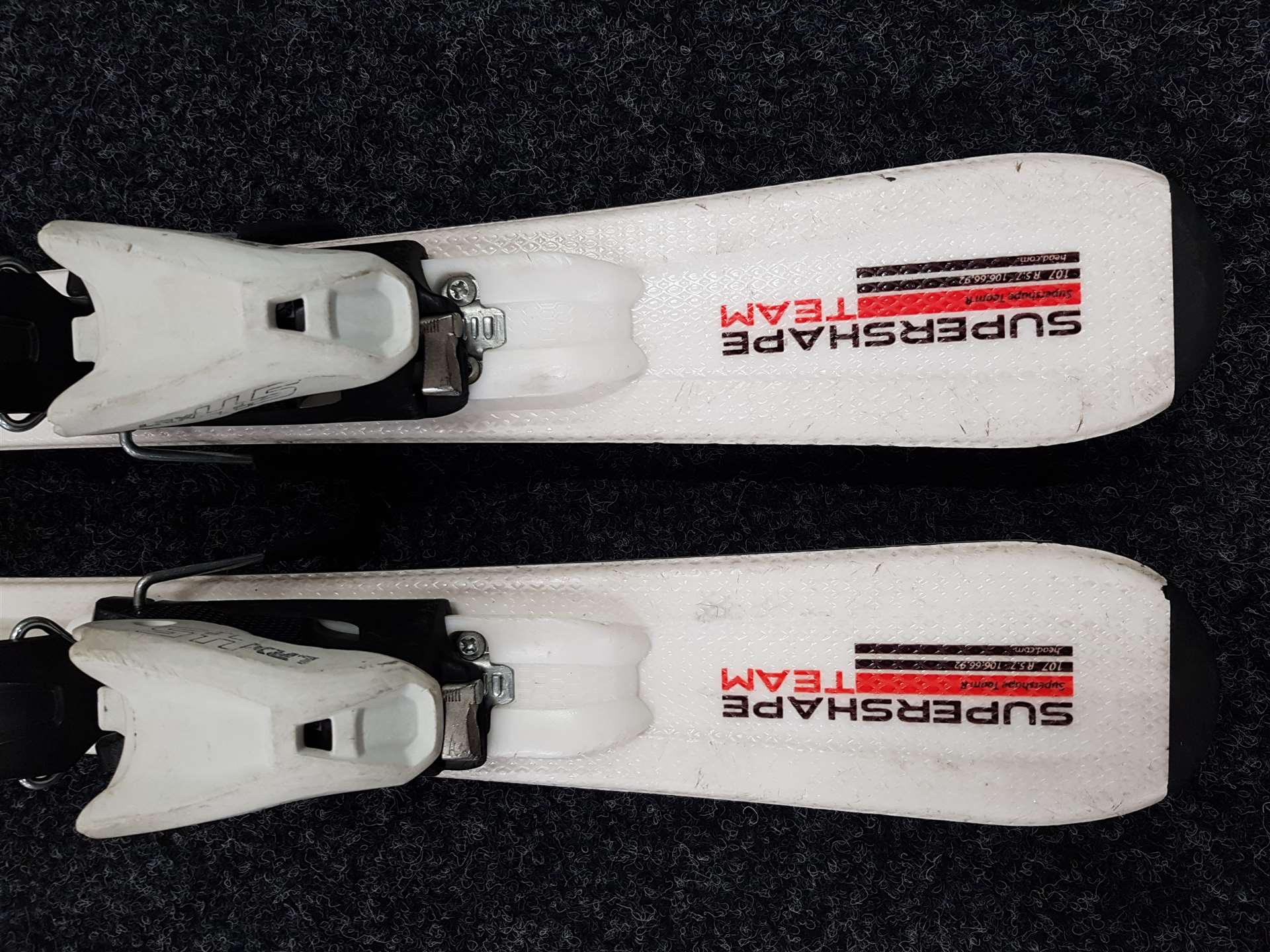 Použité lyže HEAD Team Era 2,0 Supershape  + viazanie Head LRX 4,5