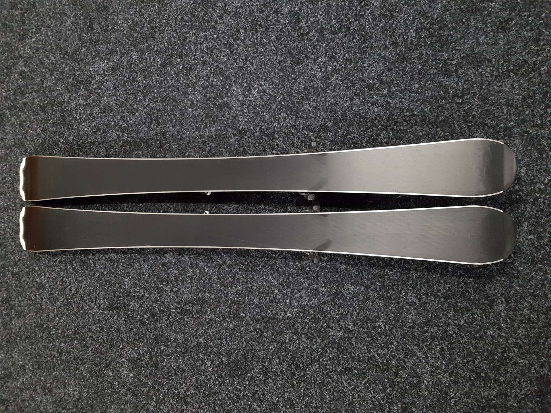 Použité lyže HEAD Team Era 2,0 Supershape  + viazanie Head LRX 4,5