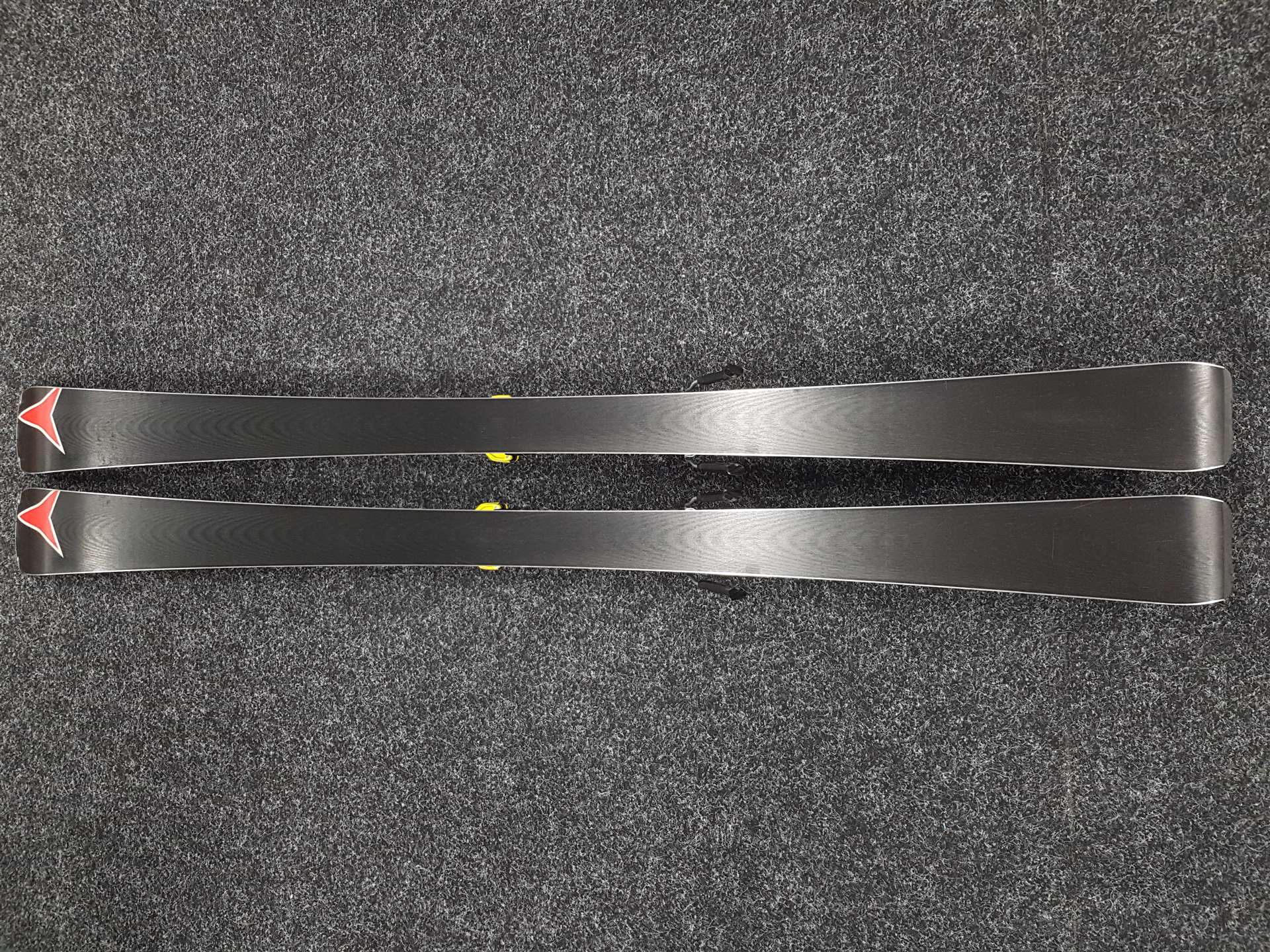 Gebrauchte ATOMIC Redster SL Ski + Atomic Neox 12 Bindungen