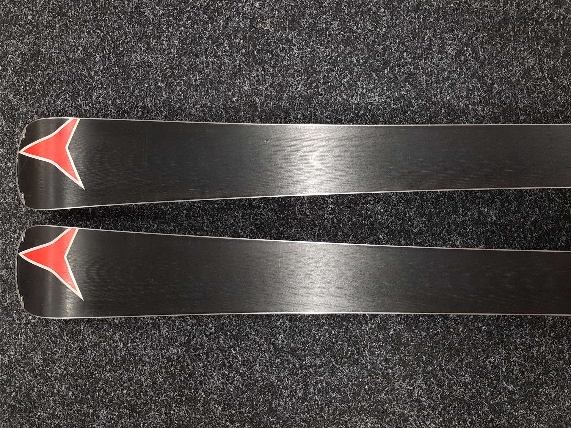 Gebrauchte ATOMIC Redster SL Ski + Atomic Neox 12 Bindungen