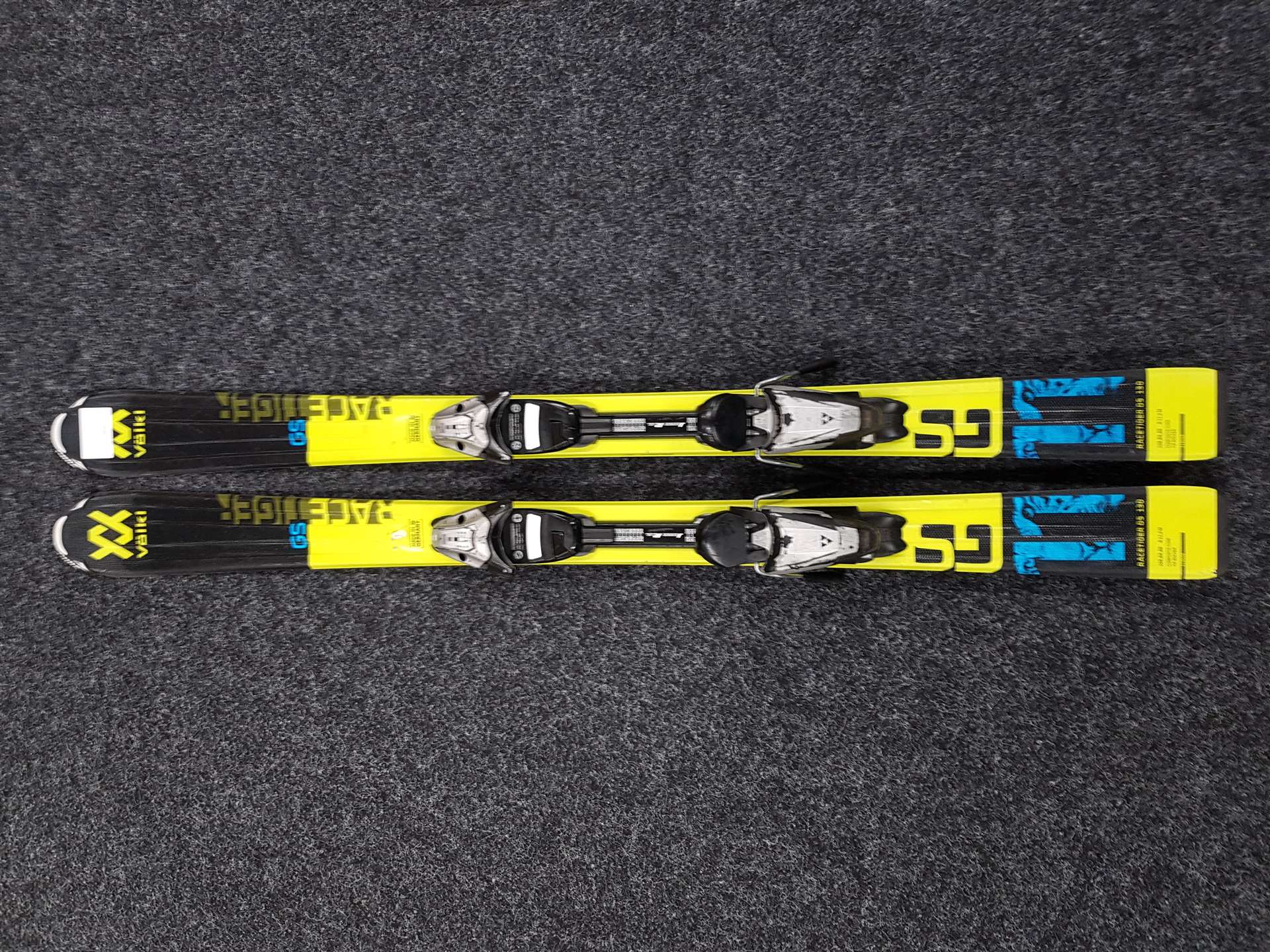 Použité detské lyže VOLKL Racetiger GS + viazanie Fischer FJ7