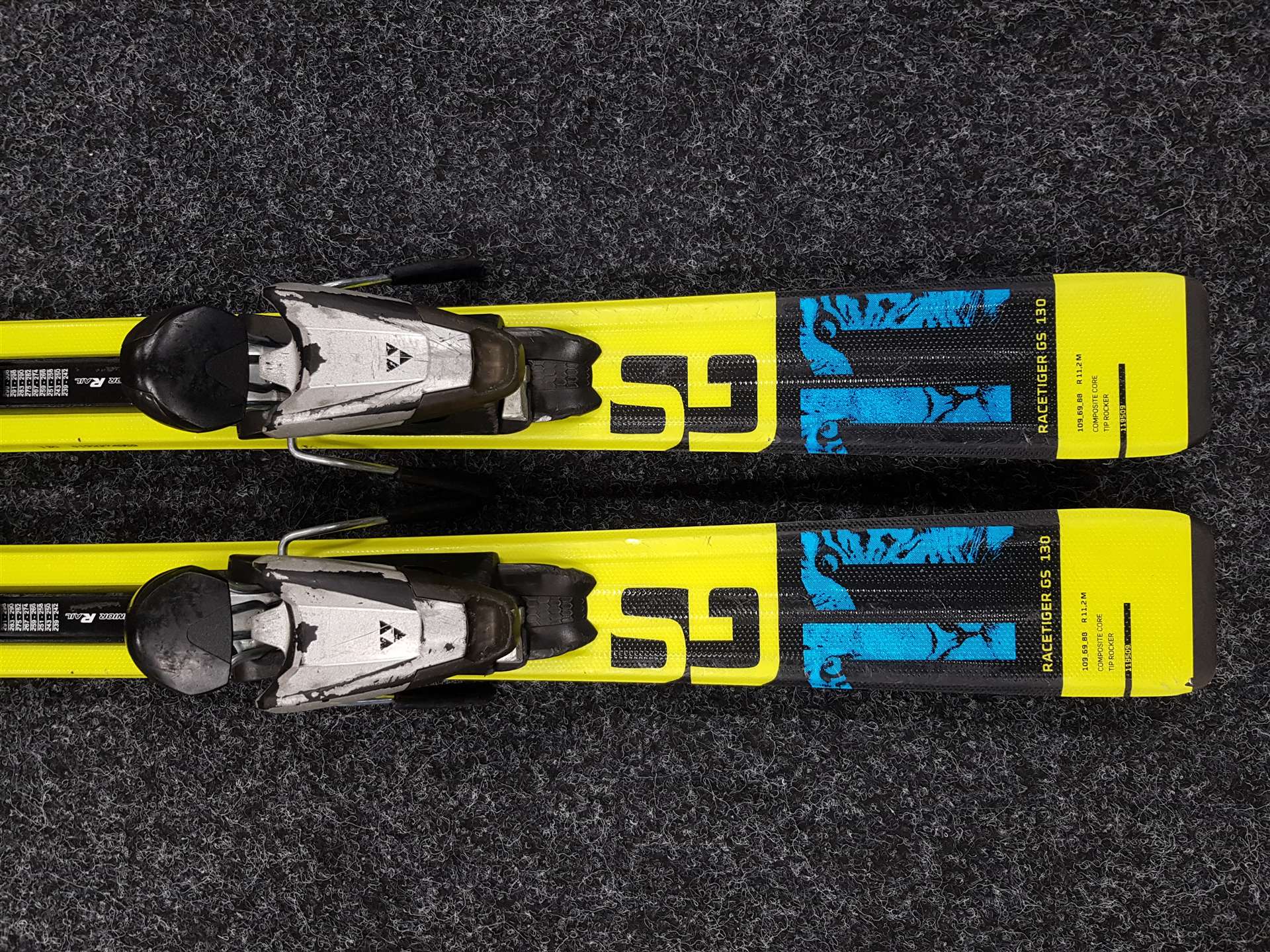 Použité detské lyže VOLKL Racetiger GS + viazanie Fischer FJ7