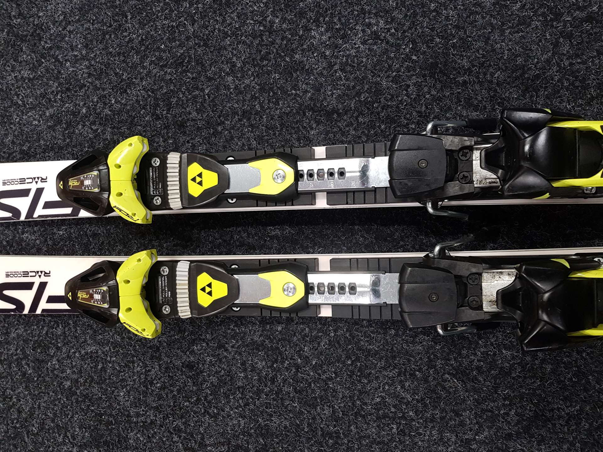 Použité lyže FISCHER RC4 Worldcup Aircarbon Ti  + viazanie Fischer RC4 Z11