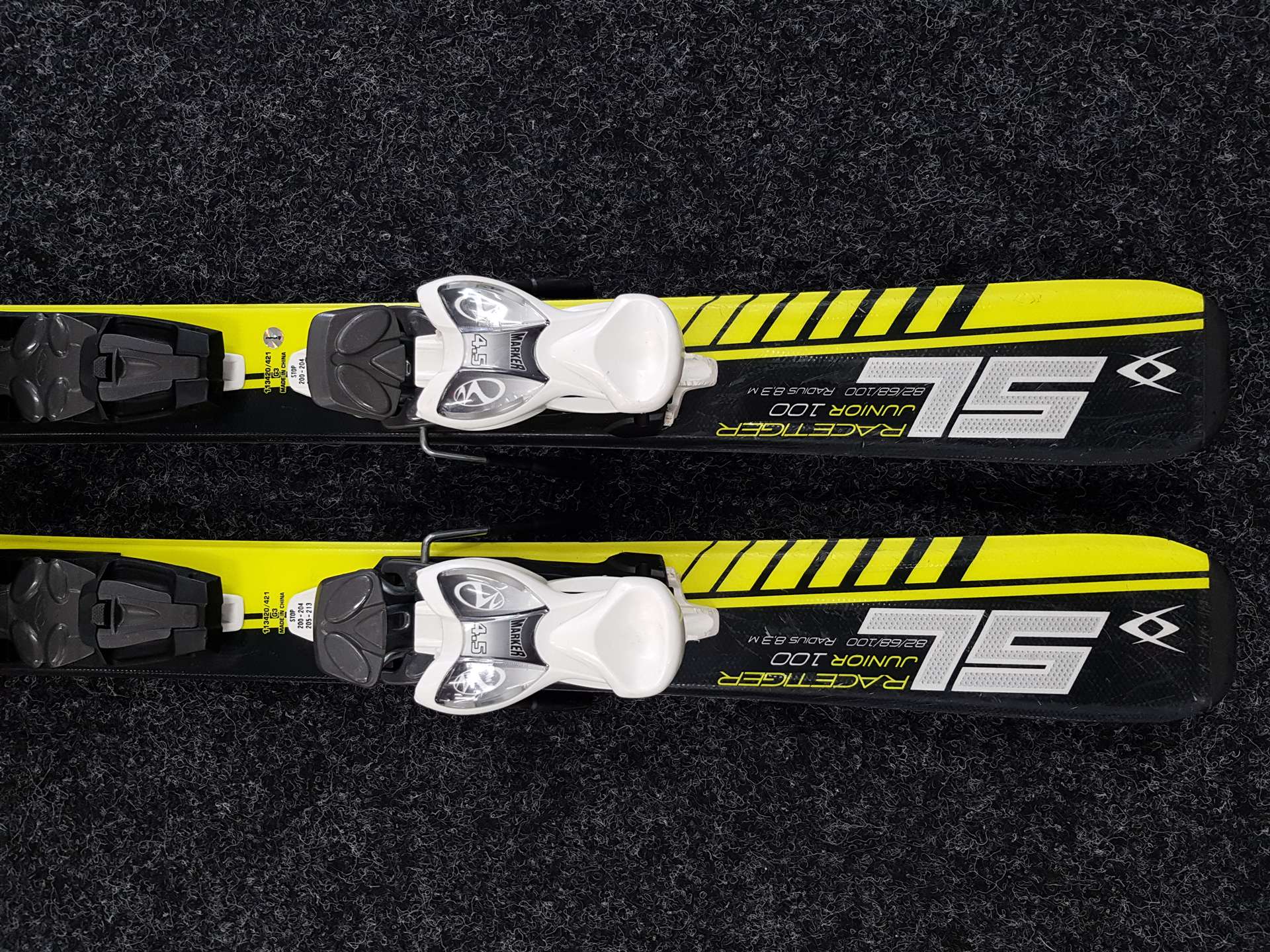 Skis enfant d'occasion VOLKL Racetiger SL junior + fixations Marker 4.5