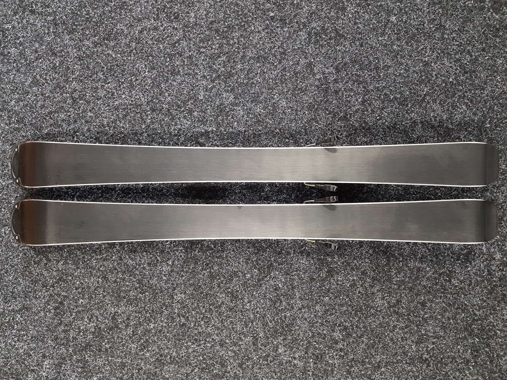 Skis enfant d'occasion VOLKL Racetiger SL junior + fixations Marker 4.5