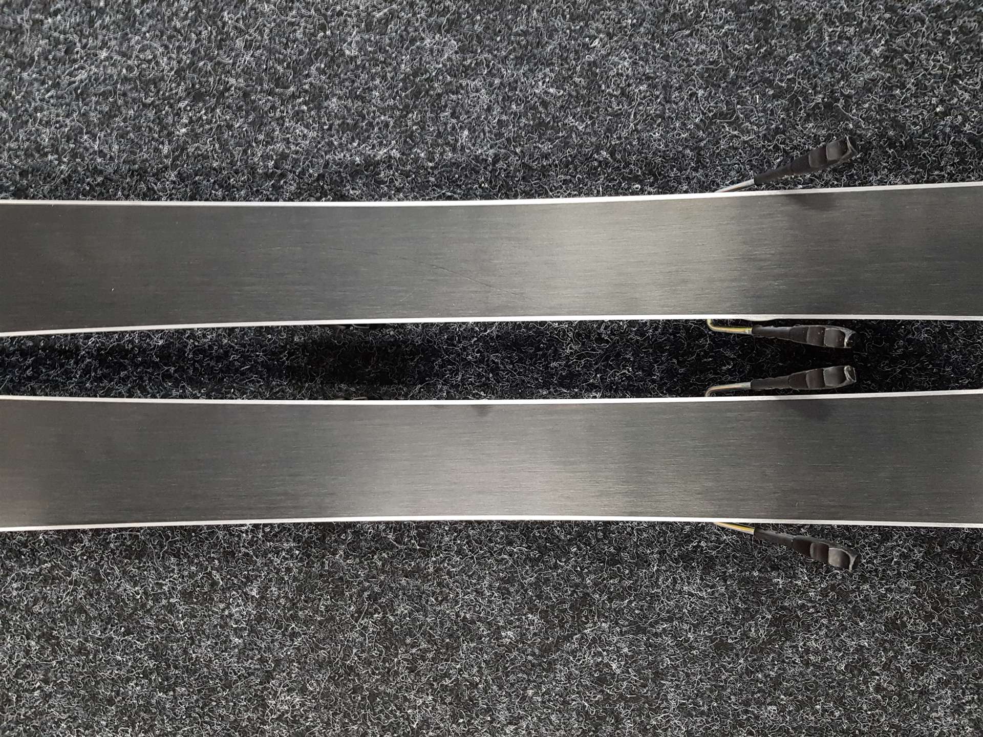 Skis enfant d'occasion VOLKL Racetiger SL junior + fixations Marker 4.5