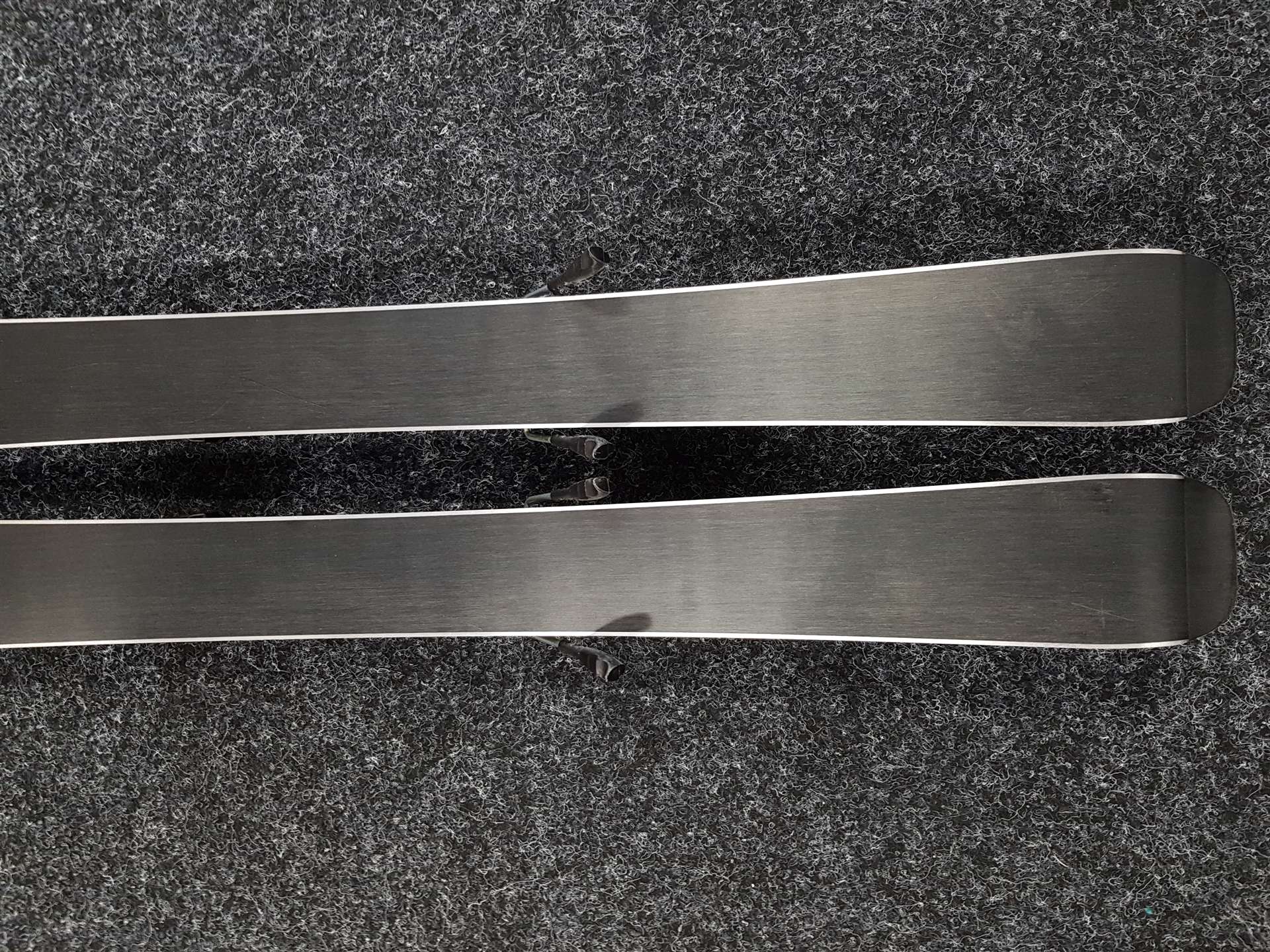 Skis enfant d'occasion VOLKL Racetiger SL junior + fixations Marker 4.5