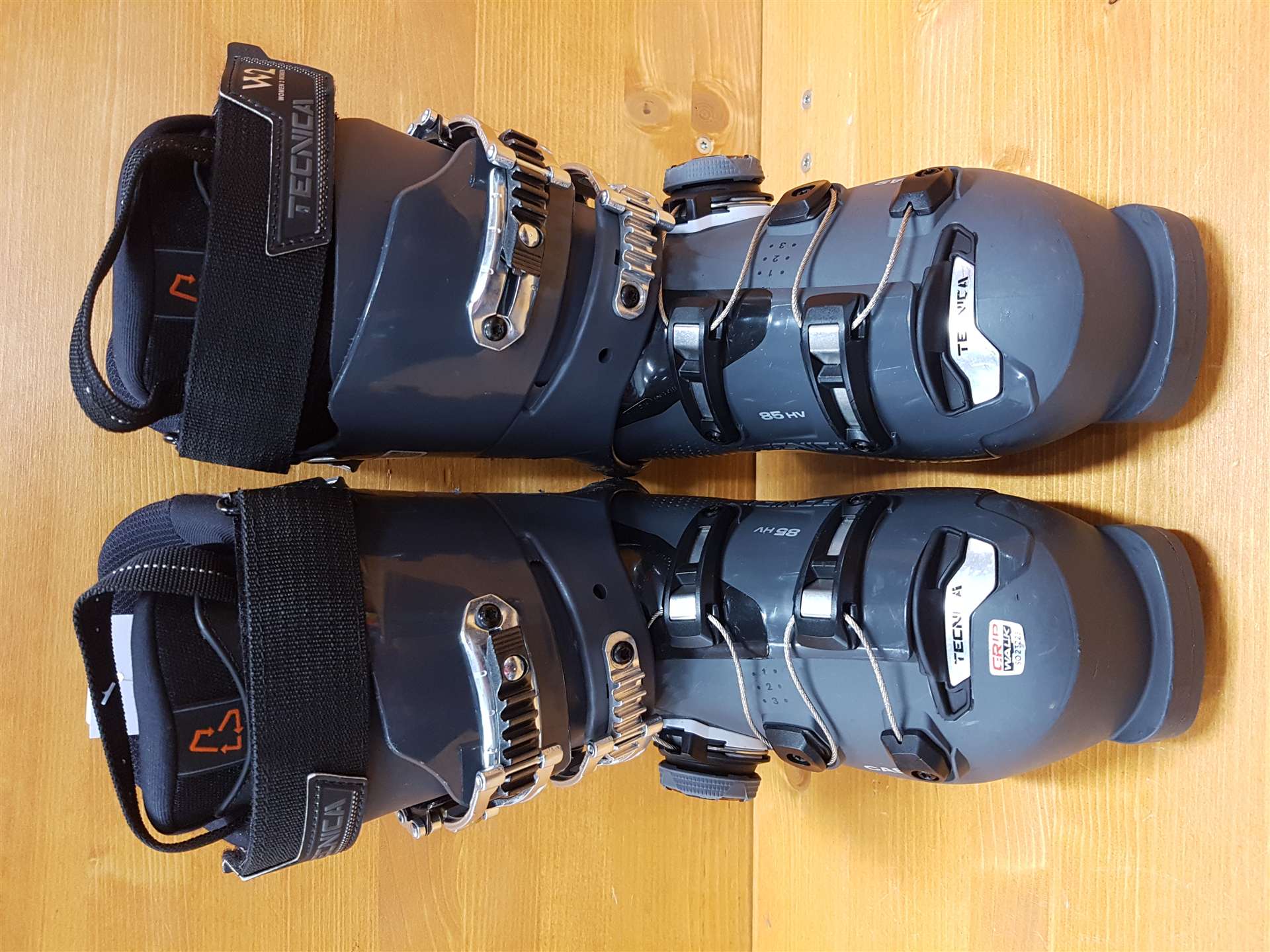 Gebrauchte Skischuhe TECNICA 85 HV W2