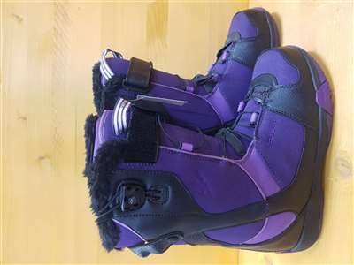 Cizme de snowboard Lara Velvet folosite