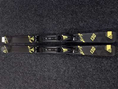 Esquís infantiles usados FISCHER RC4 Race JR + fijaciones Fischer FJ 4.5