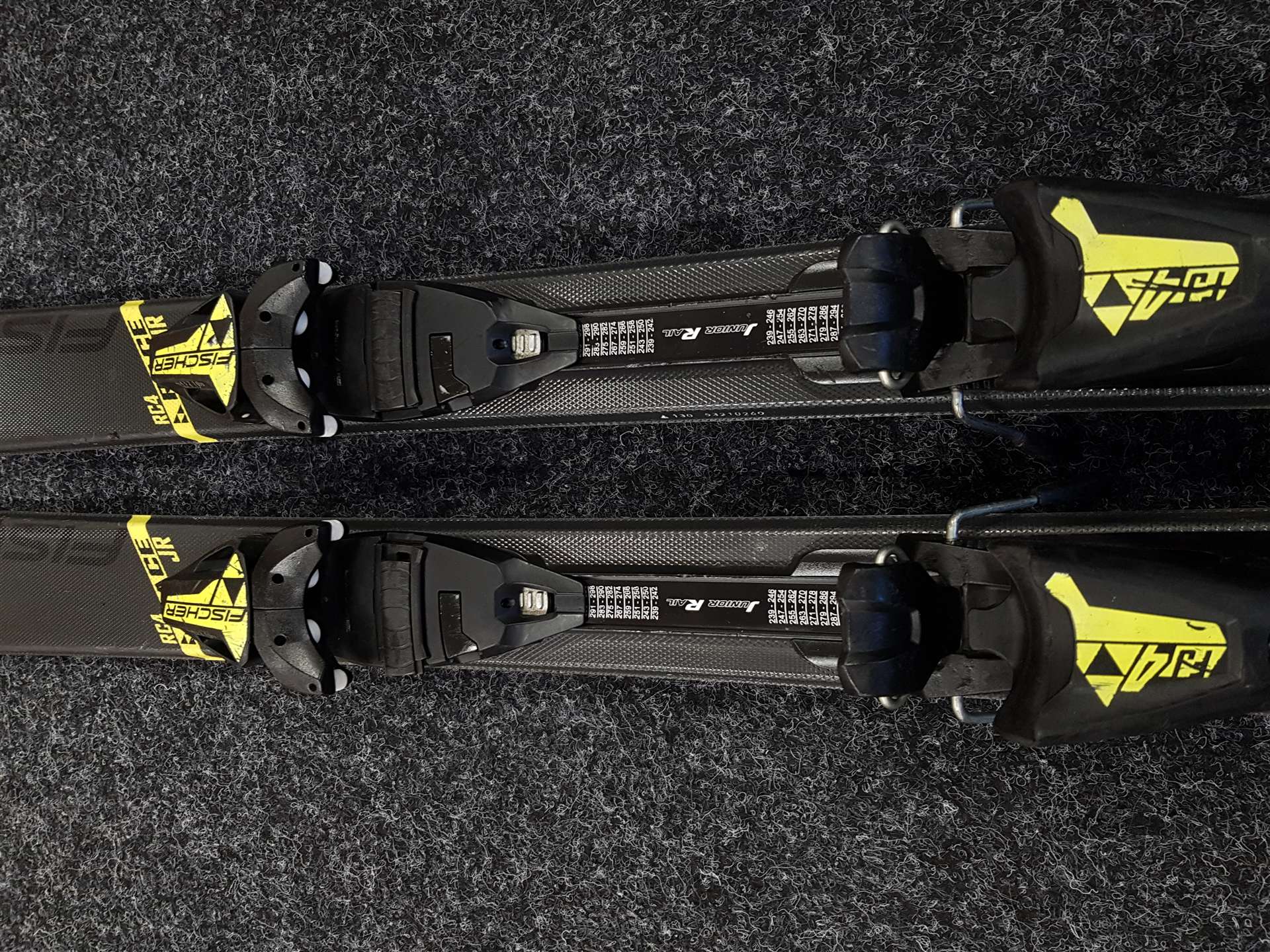 Použité detské lyže FISCHER RC4 Race JR + viazanie Fischer FJ 4.5