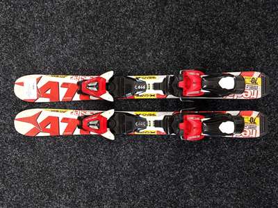 Esquís infantiles ATOMIC Redster usados + fijaciones Atomic XTE 45
