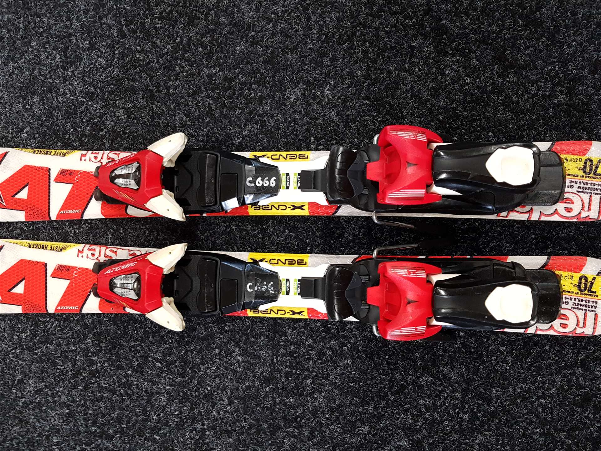 Gebrauchte Kinderski ATOMIC Redster + Atomic XTE 45 Bindungen