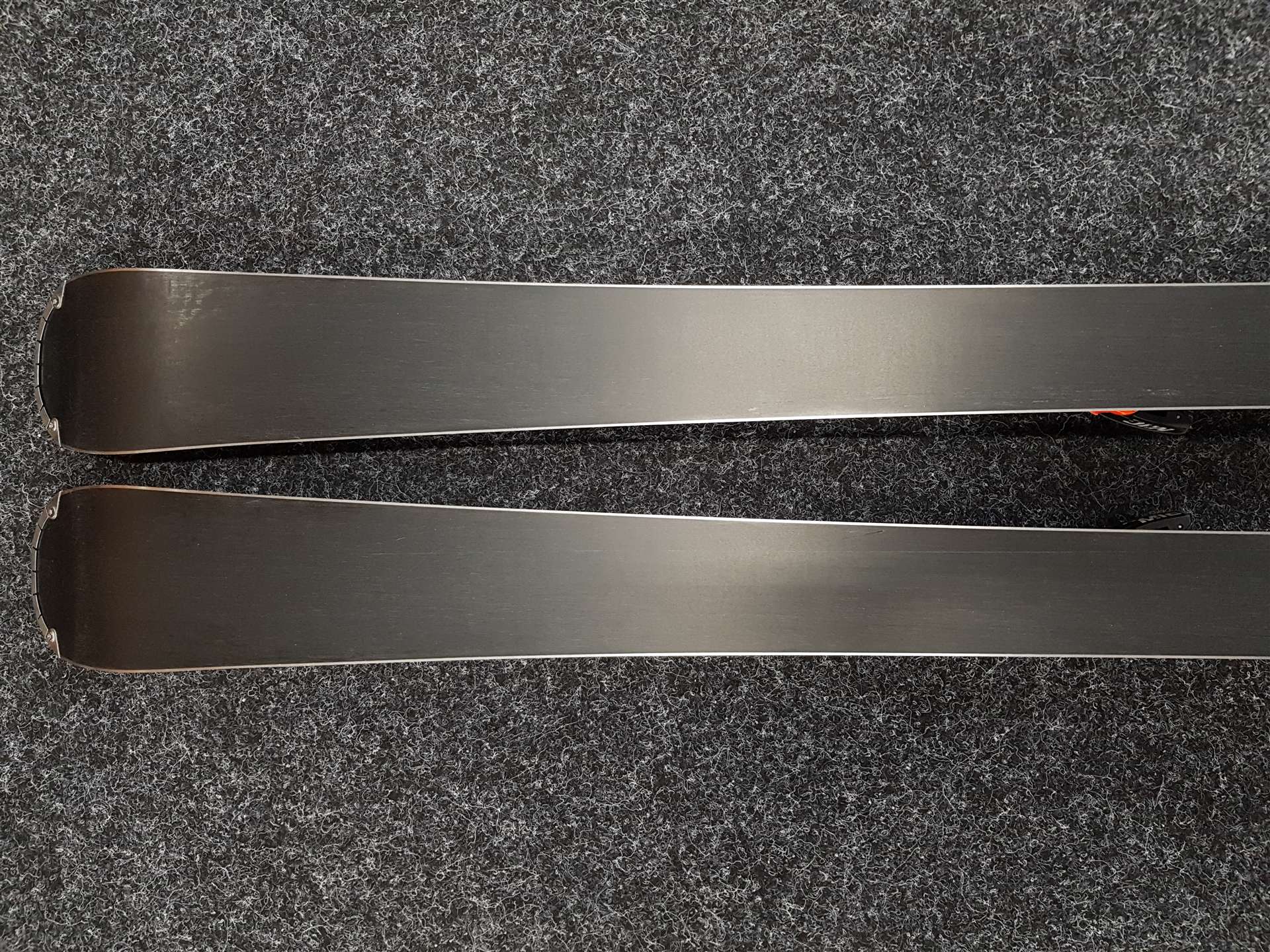 Skis ATOMIC XT Redster d'occasion + fixations Atomic XT 10