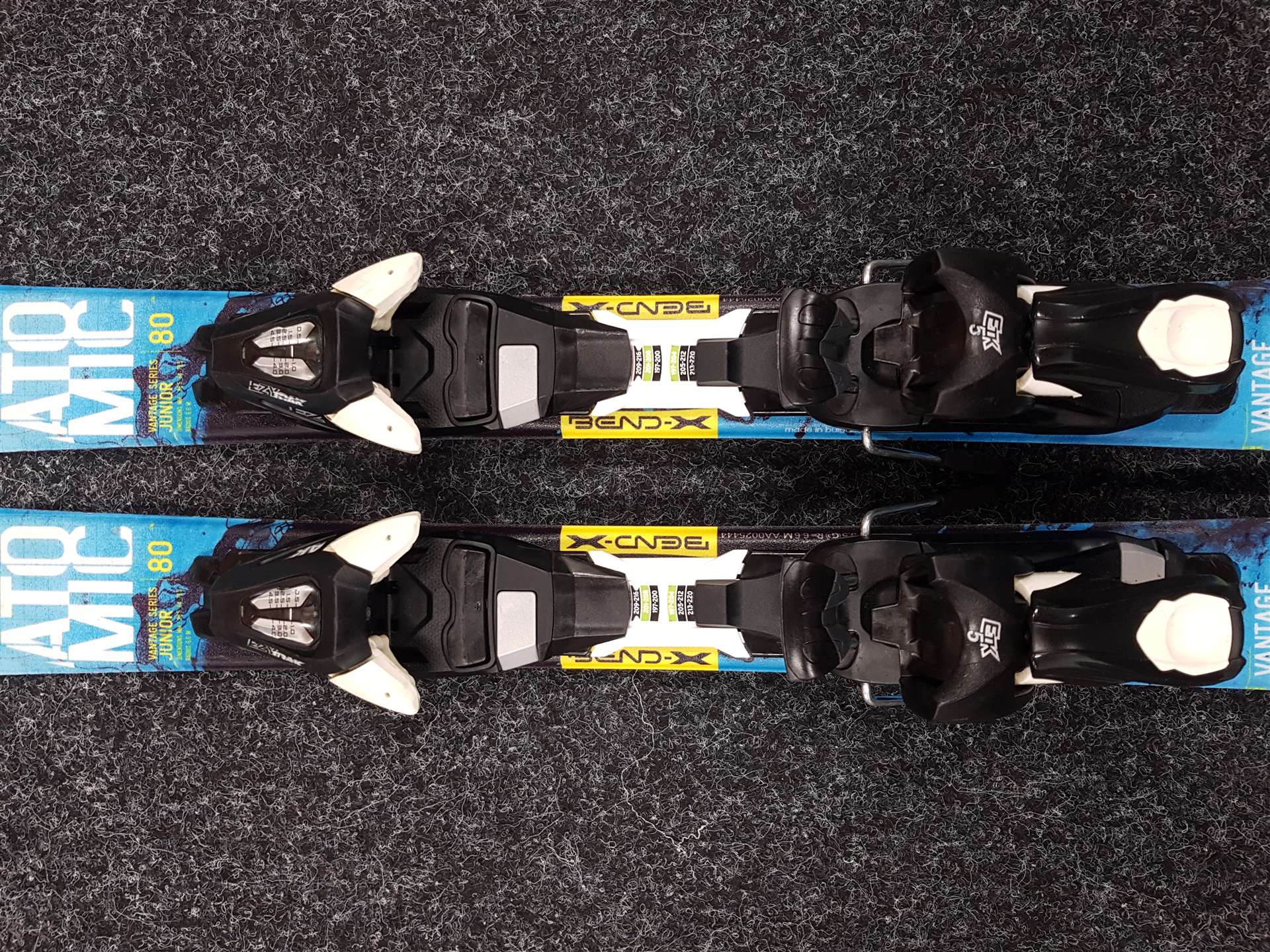 Použité detské lyže ATOMIC VANTAGE SERIES JUNIOR  + viazanie EZYTRAK 4,5