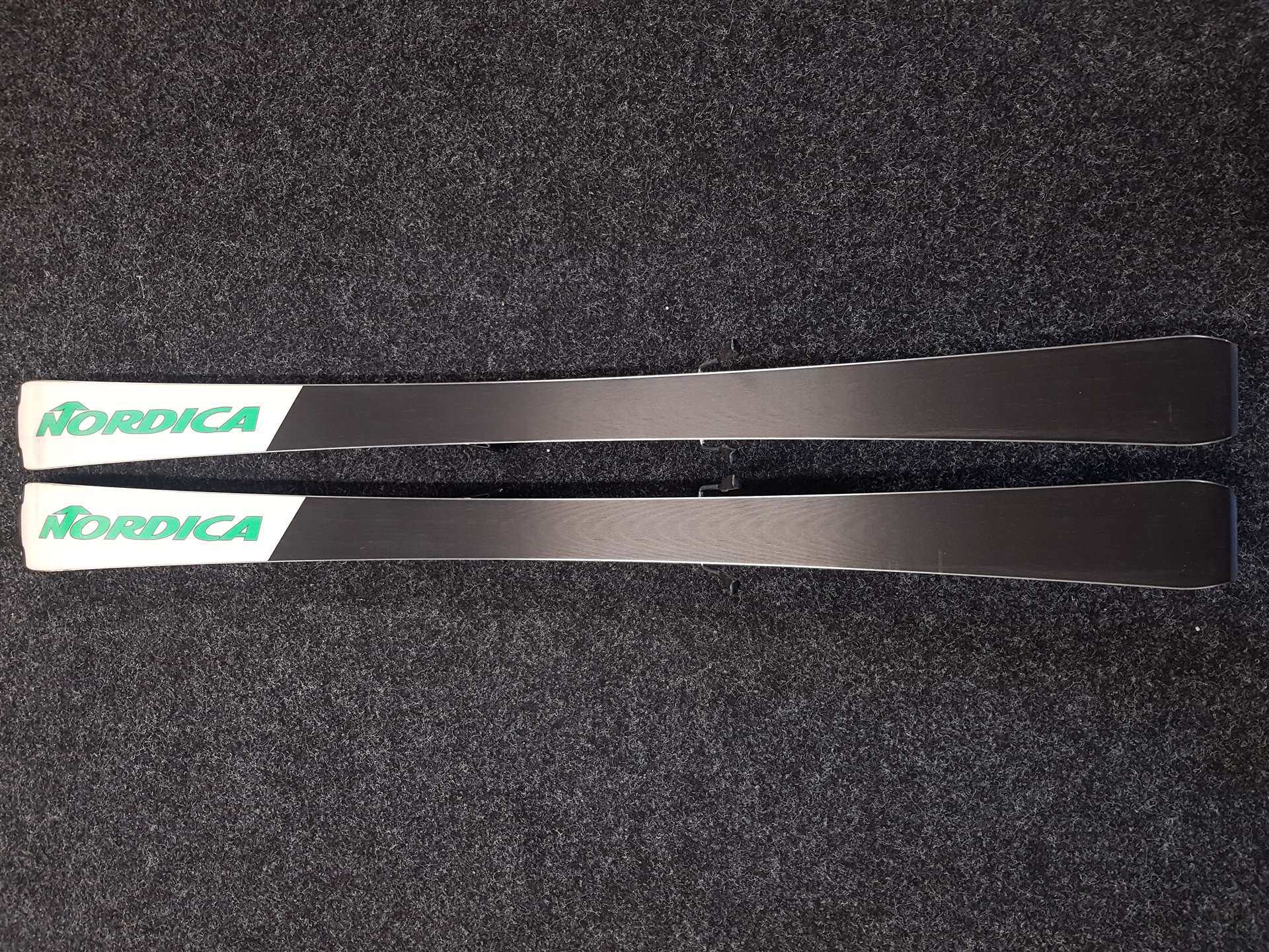 Schiuri NORDICA Dobermann second hand + legături Marker 10