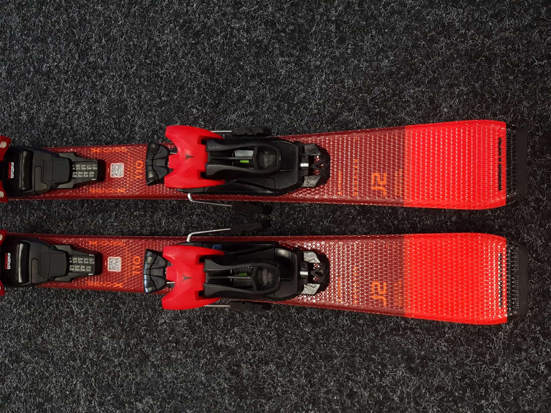 Rabljene dječje skije ATOMIC Redster J2 + vezovi Atomic 5