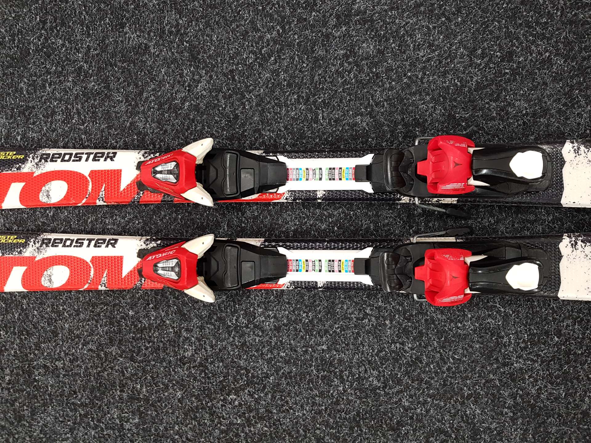 Použité detské lyže ATOMIC Redster + viazanie Atomic XTE 4.5