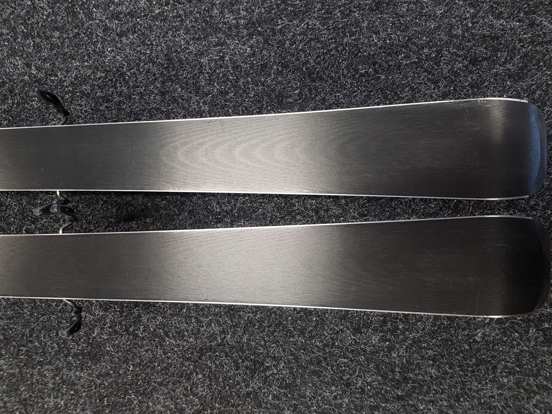 Sci usati VOLKL DEACON 7.4 + attacchi Marker FDT 10