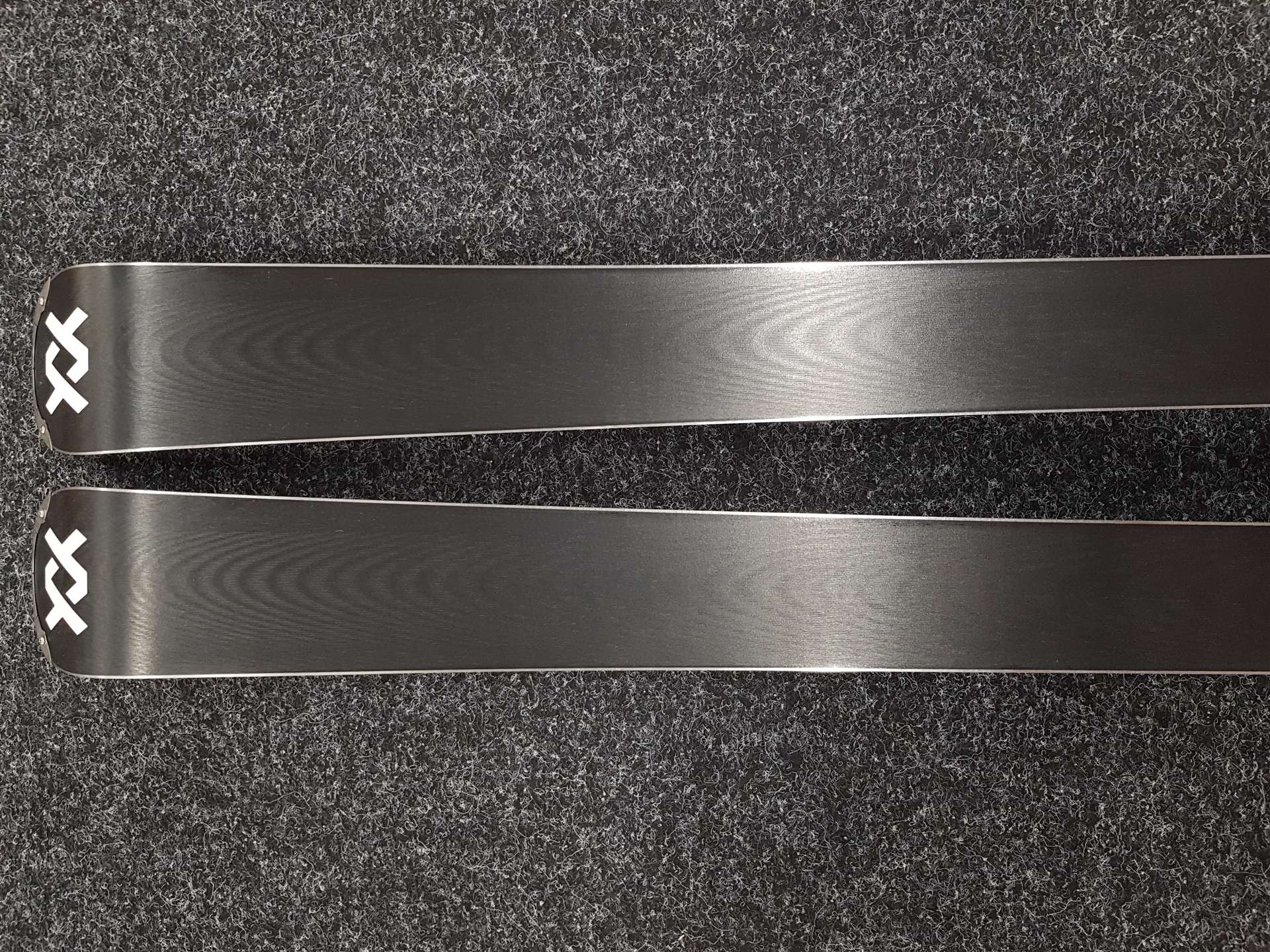 Gebrauchte VOLKL Racetiger RC Ski + Marker Motion 12.0 Bindungen